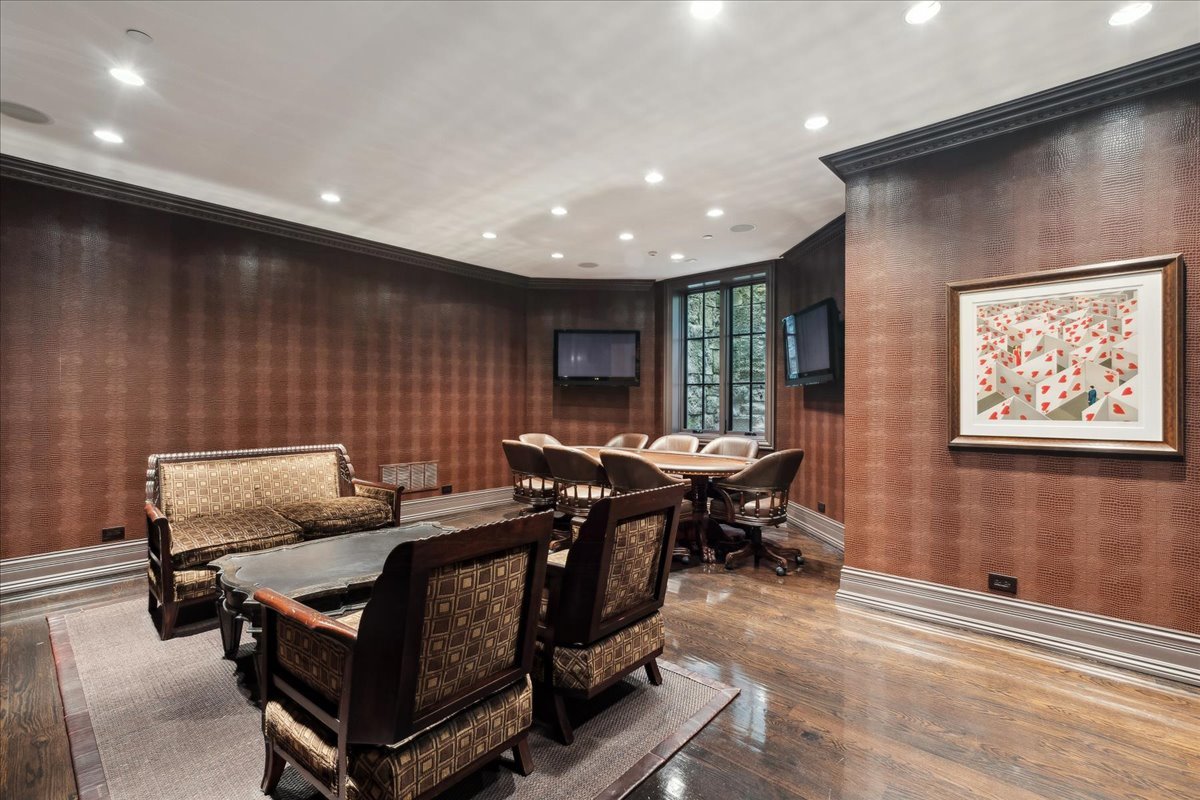 2214 Churchill Lane