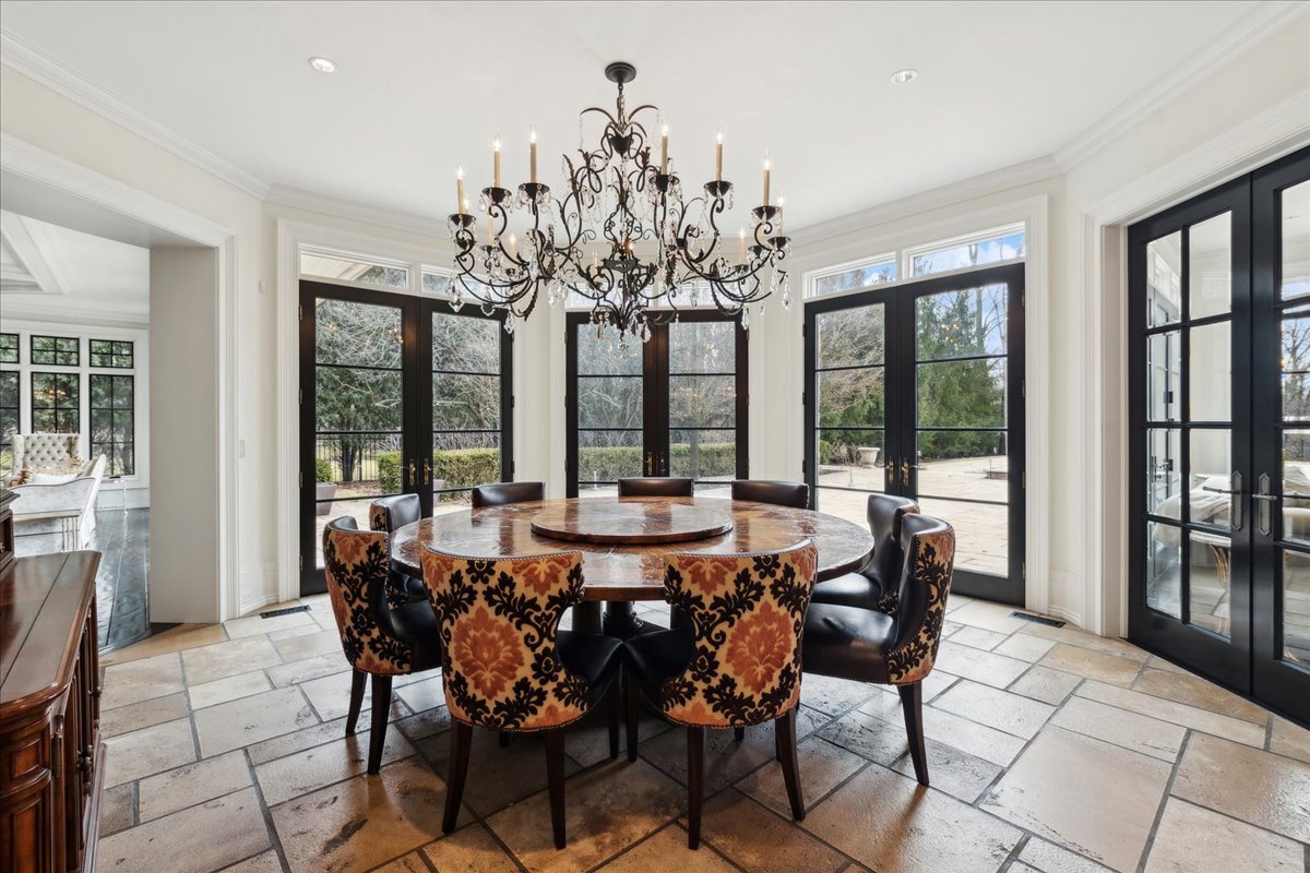 2214 Churchill Lane