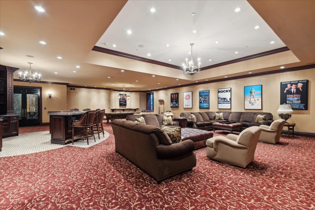 2214 Churchill Lane