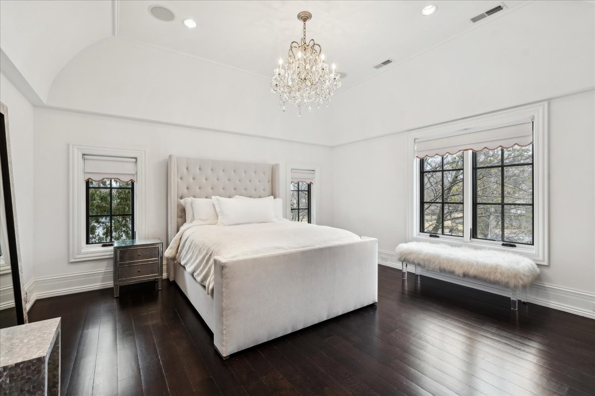 2214 Churchill Lane