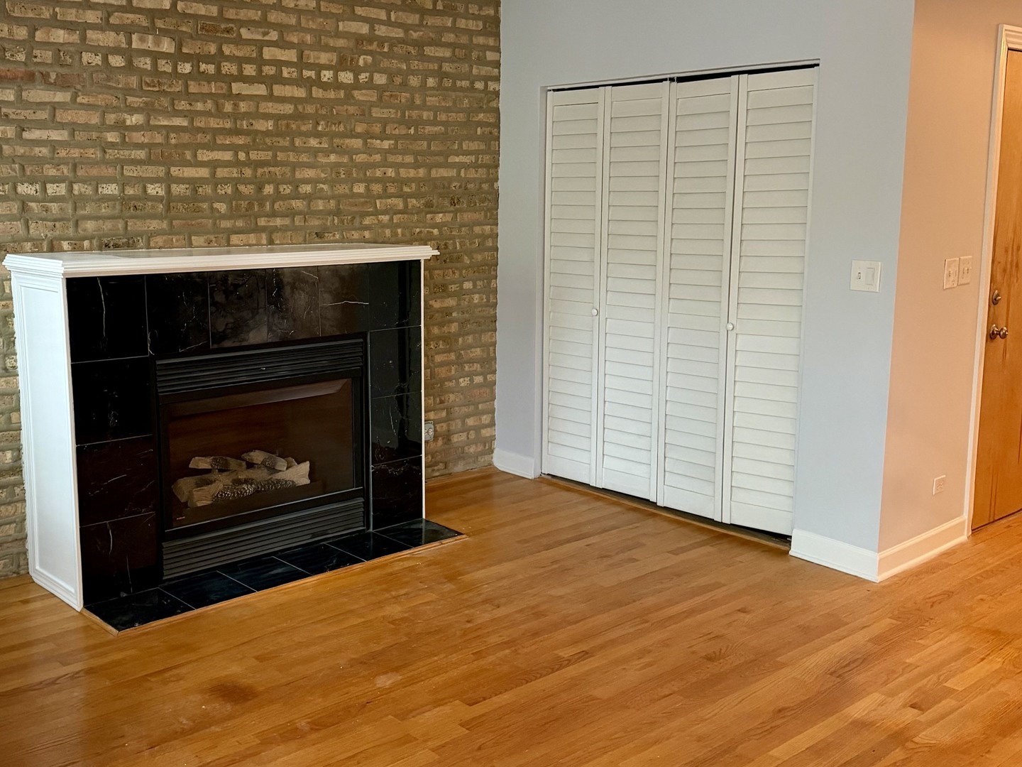 4056 N Sacramento Avenue Unit: 2