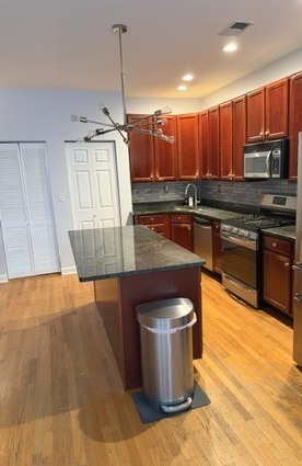 4056 N Sacramento Avenue Unit: 2