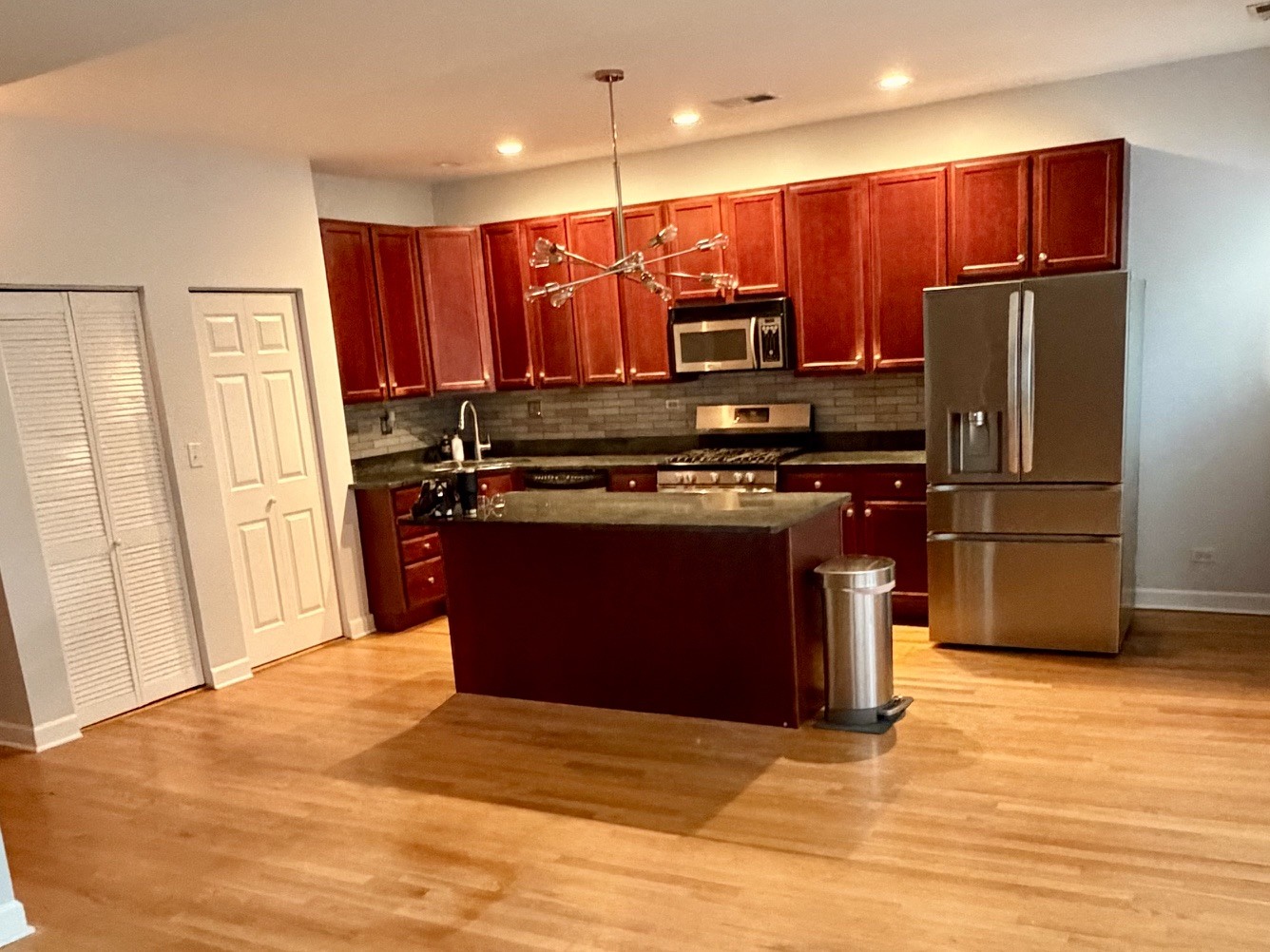 4056 N Sacramento Avenue Unit: 2