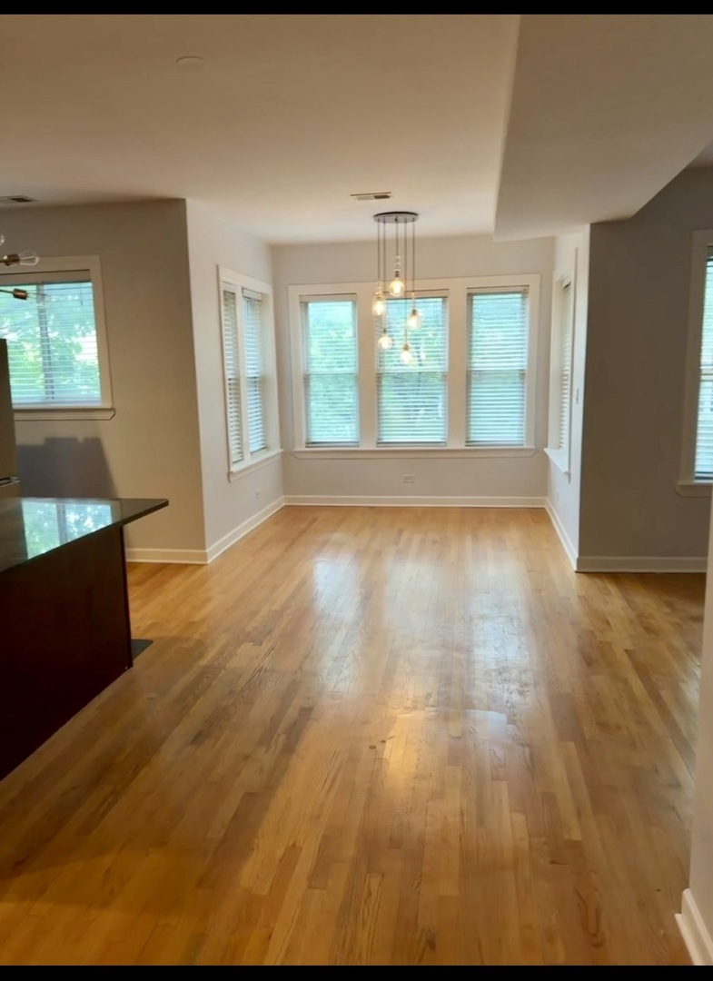4056 N Sacramento Avenue Unit: 2