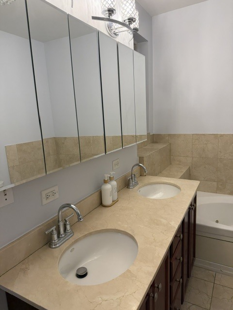 4056 N Sacramento Avenue Unit: 2