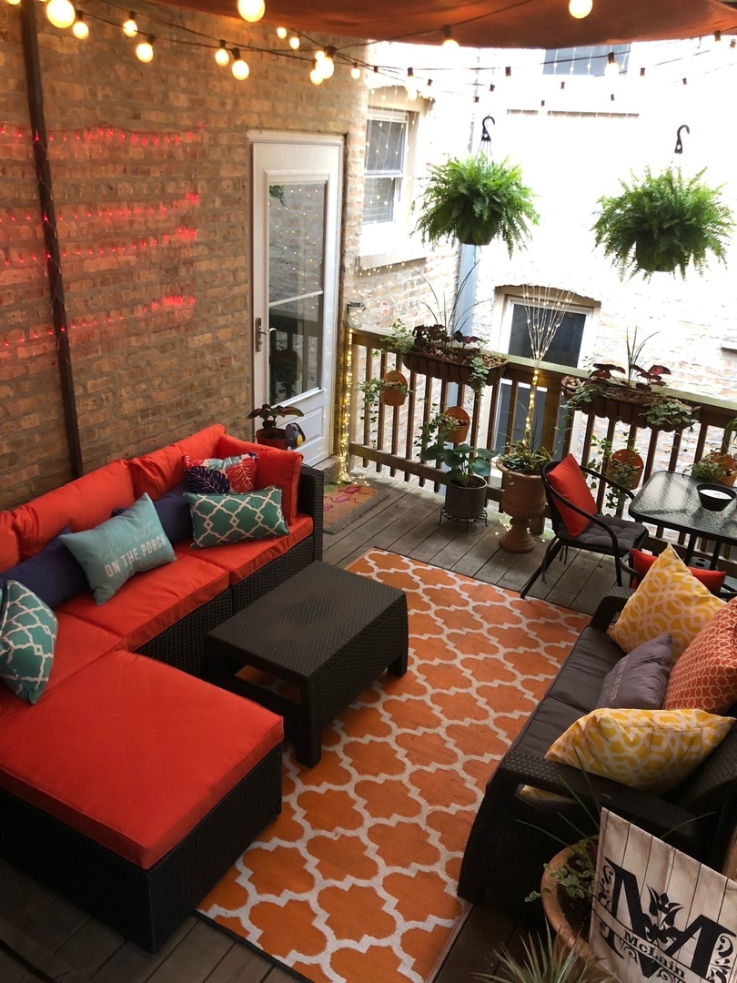 4056 N Sacramento Avenue Unit: 2