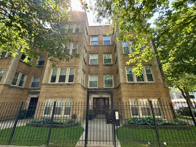 4056 N Sacramento Avenue Unit: 2