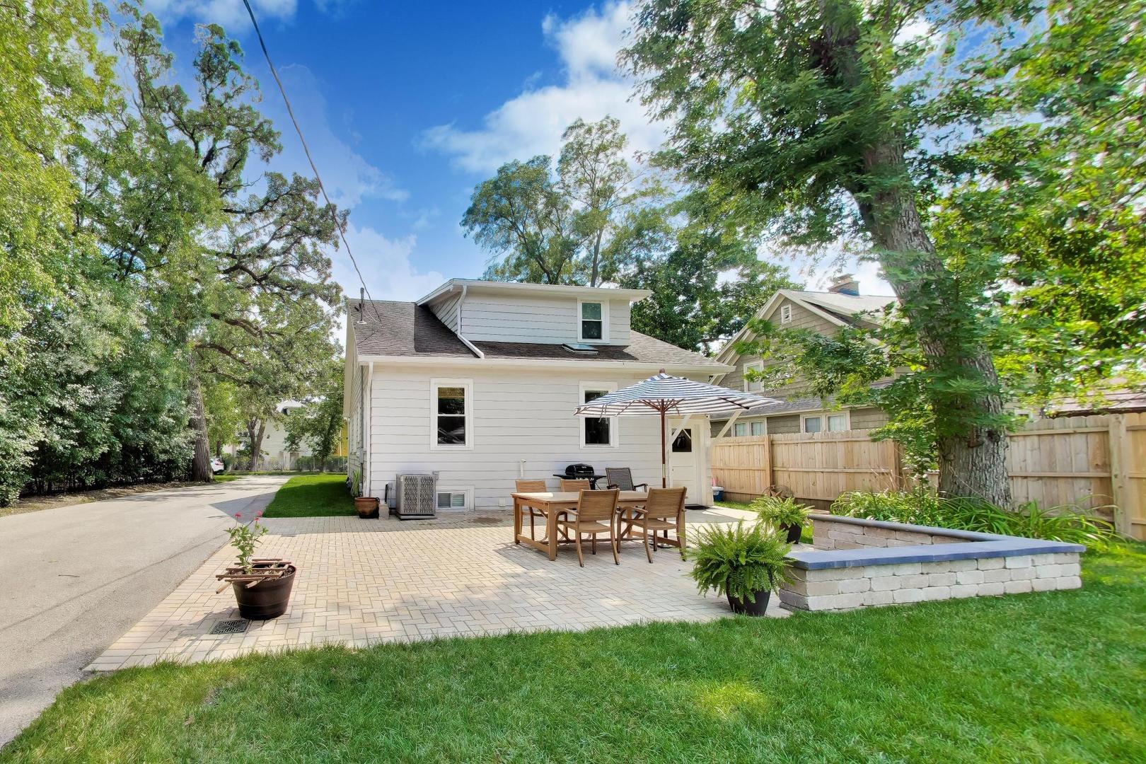 908 Fairoaks Avenue
