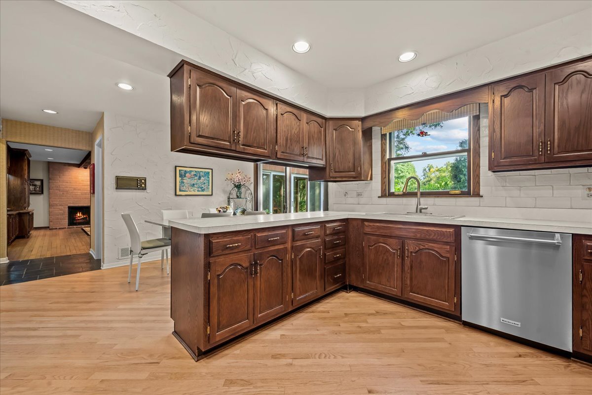 890 Dryden Lane