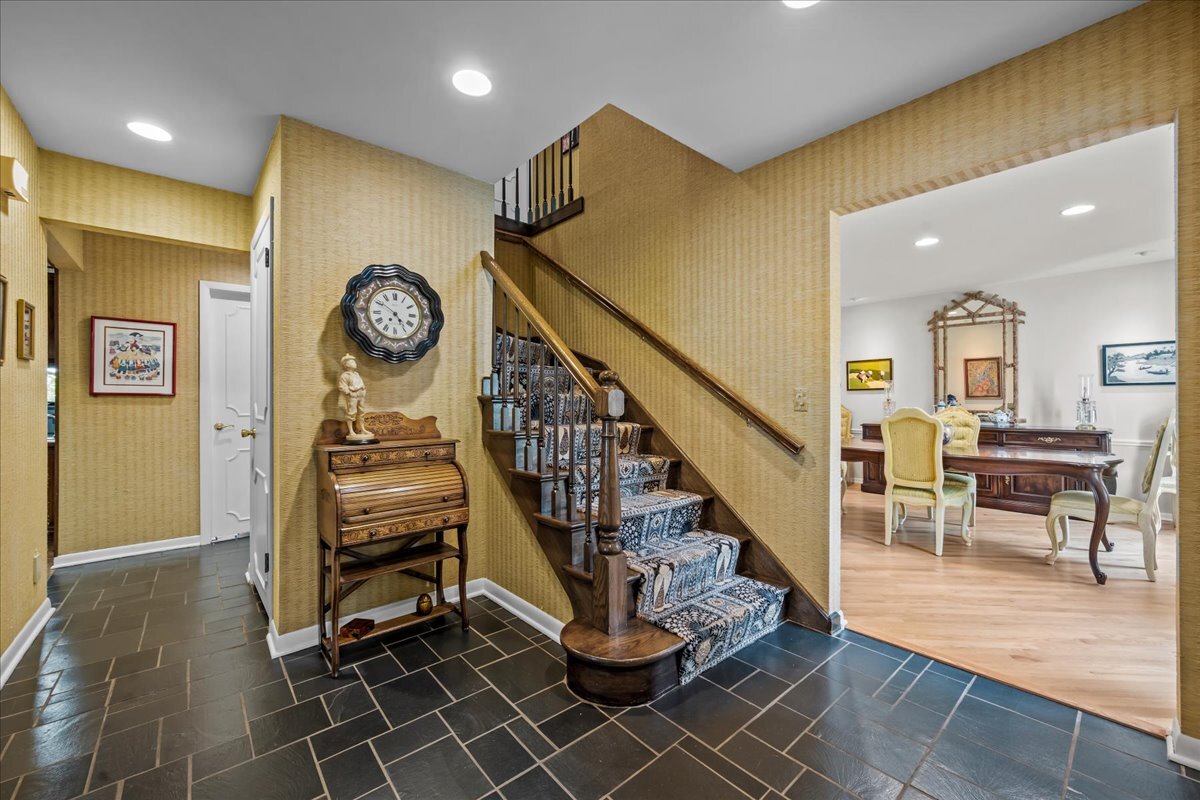 890 Dryden Lane