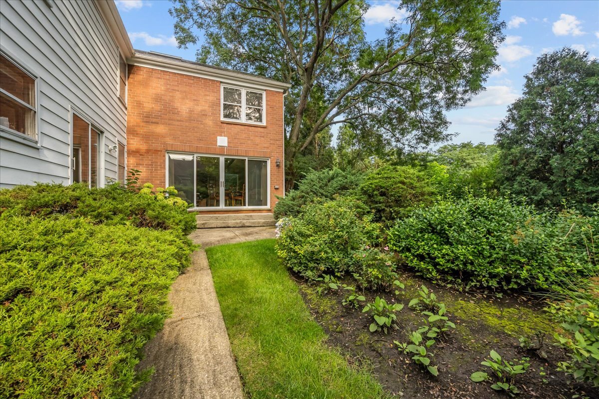 890 Dryden Lane