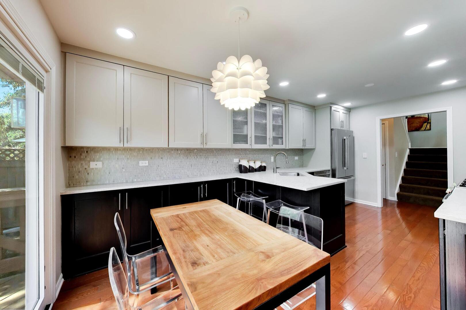 825 Fountain View Drive