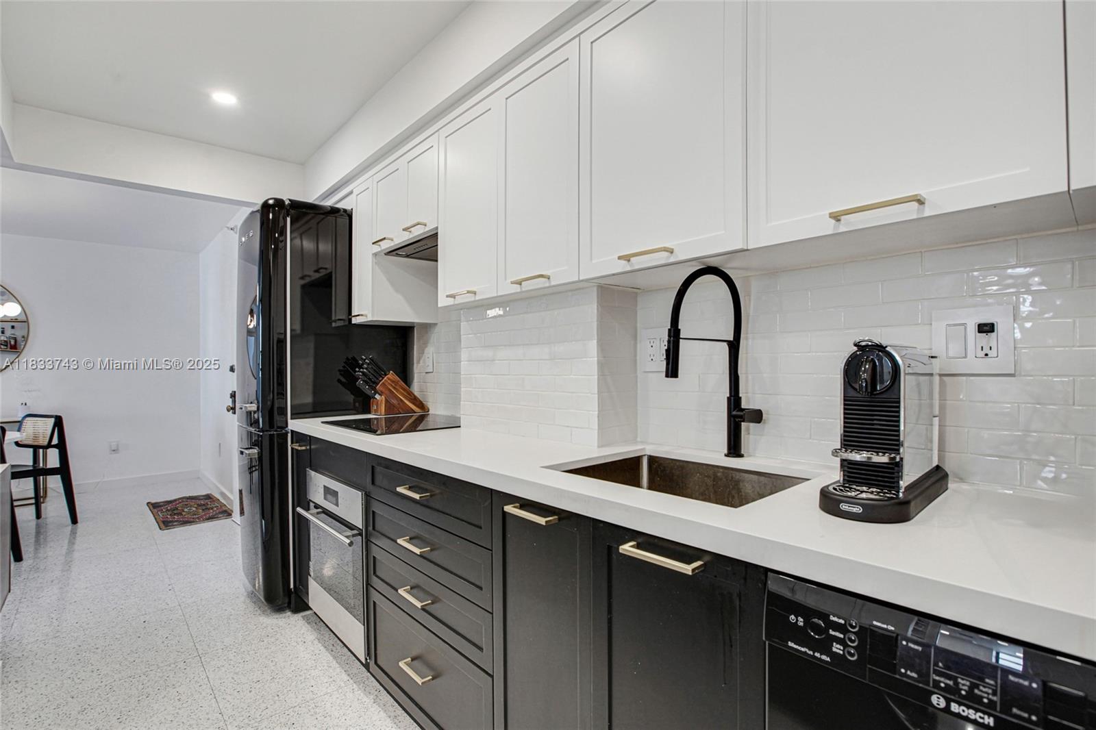 1621 Collins Ave # 504C