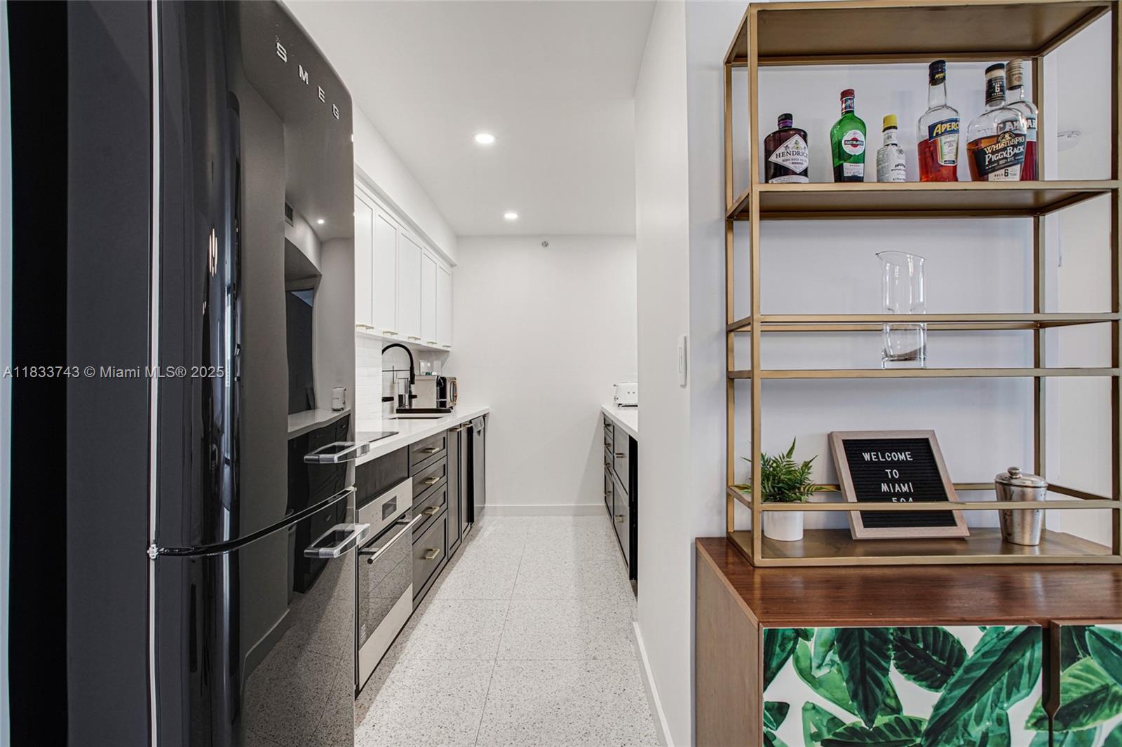 1621 Collins Ave # 504C