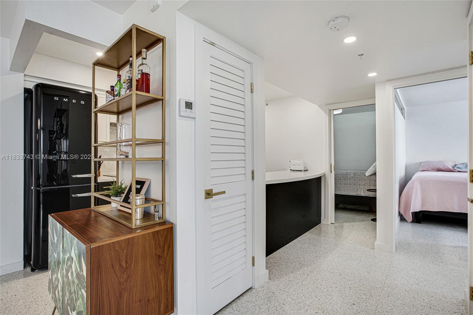 1621 Collins Ave # 504C