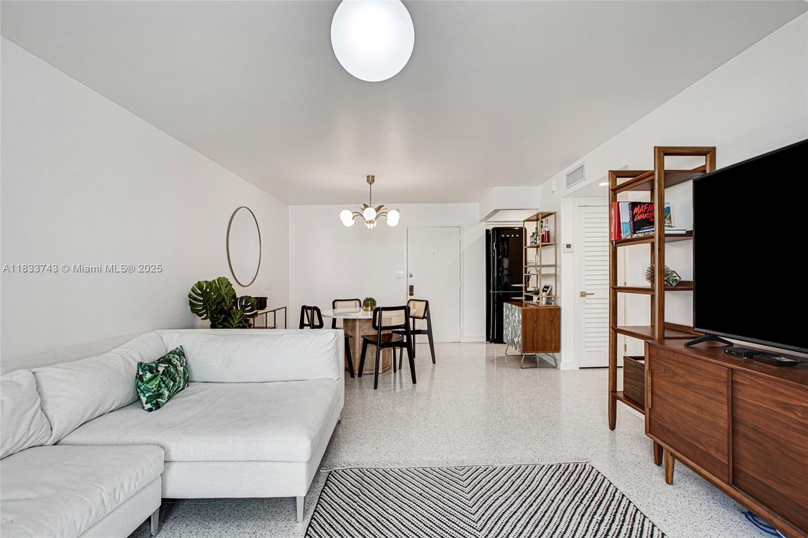 1621 Collins Ave # 504C