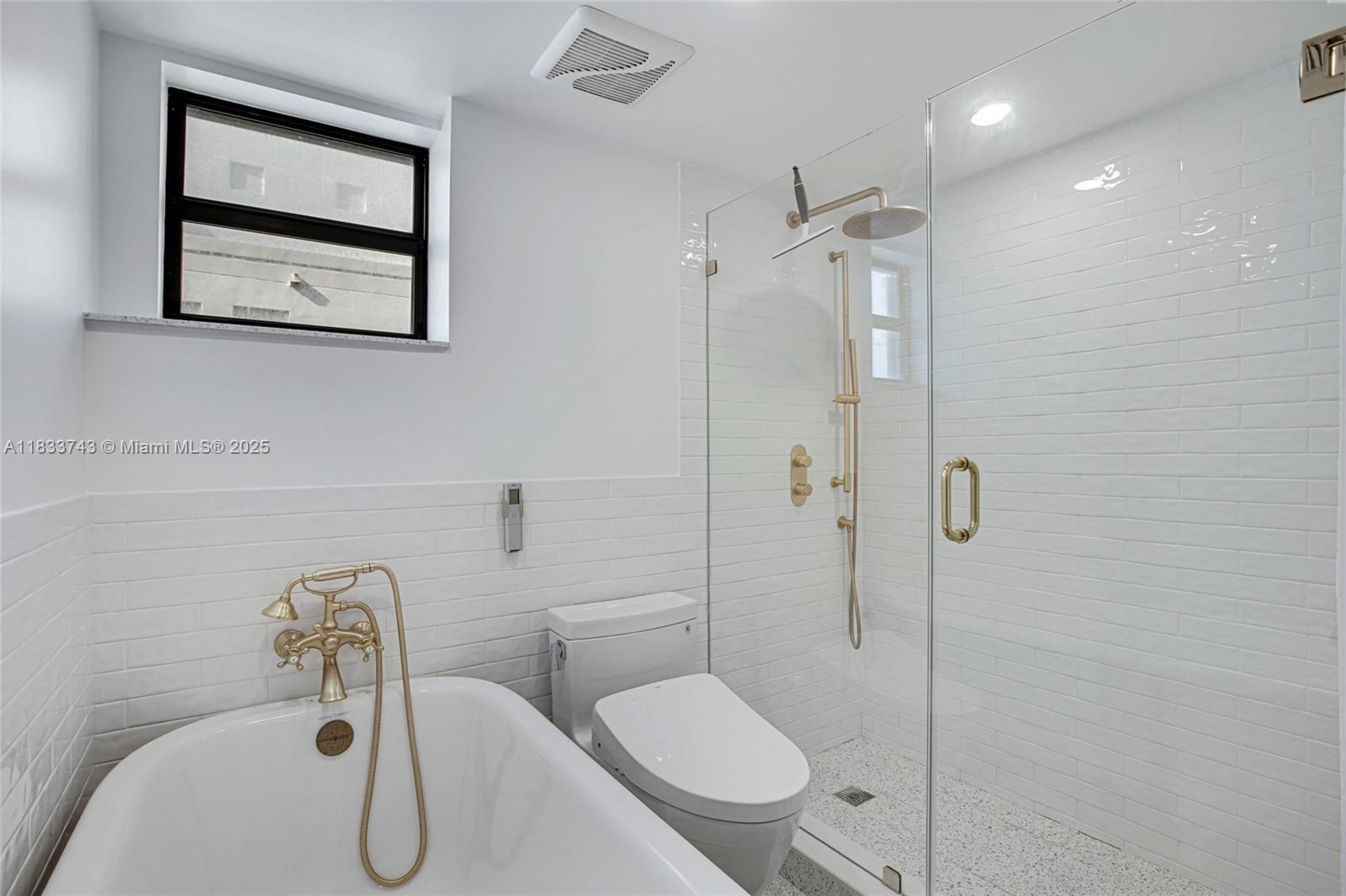 1621 Collins Ave # 504C