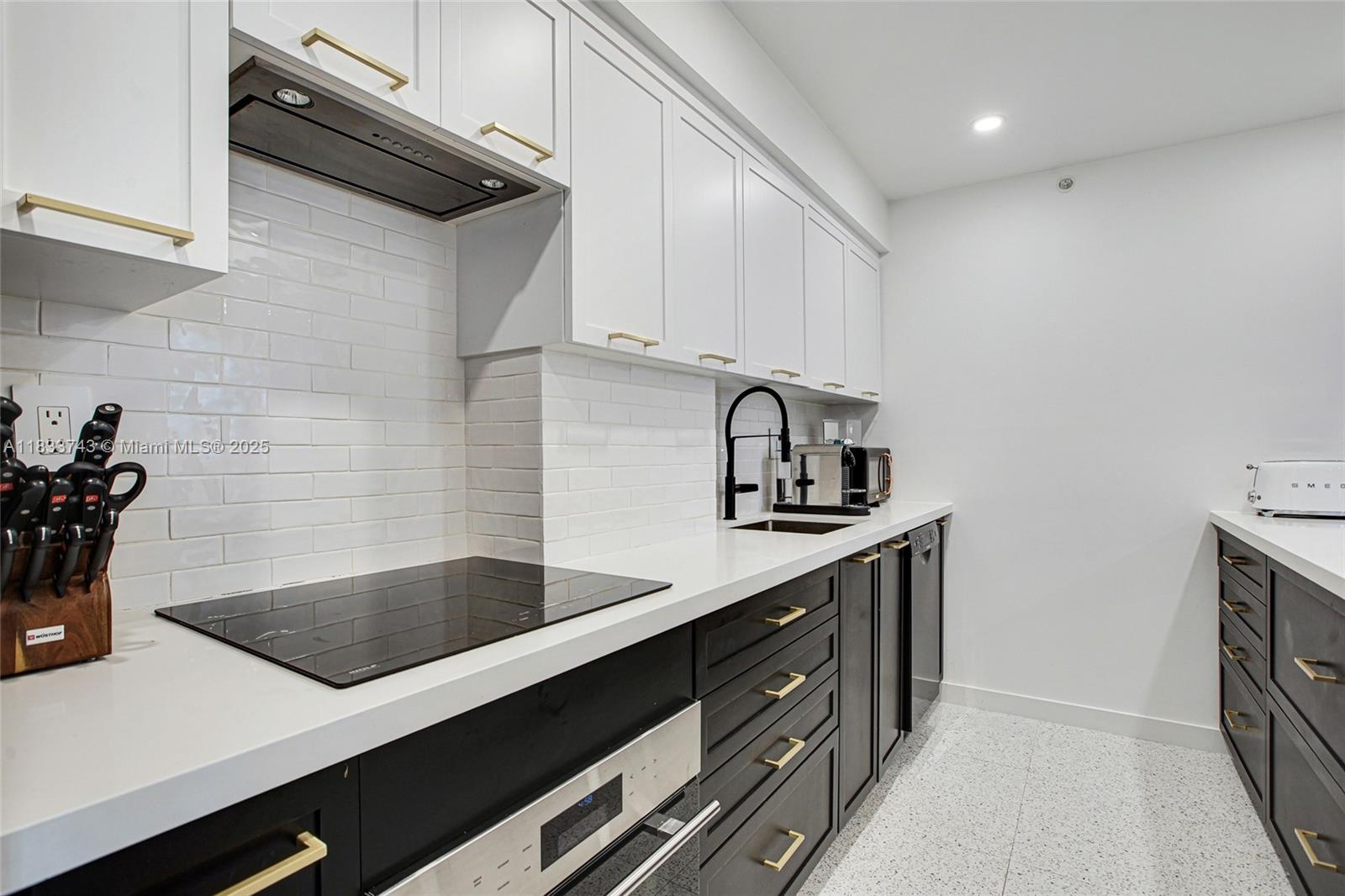 1621 Collins Ave # 504C