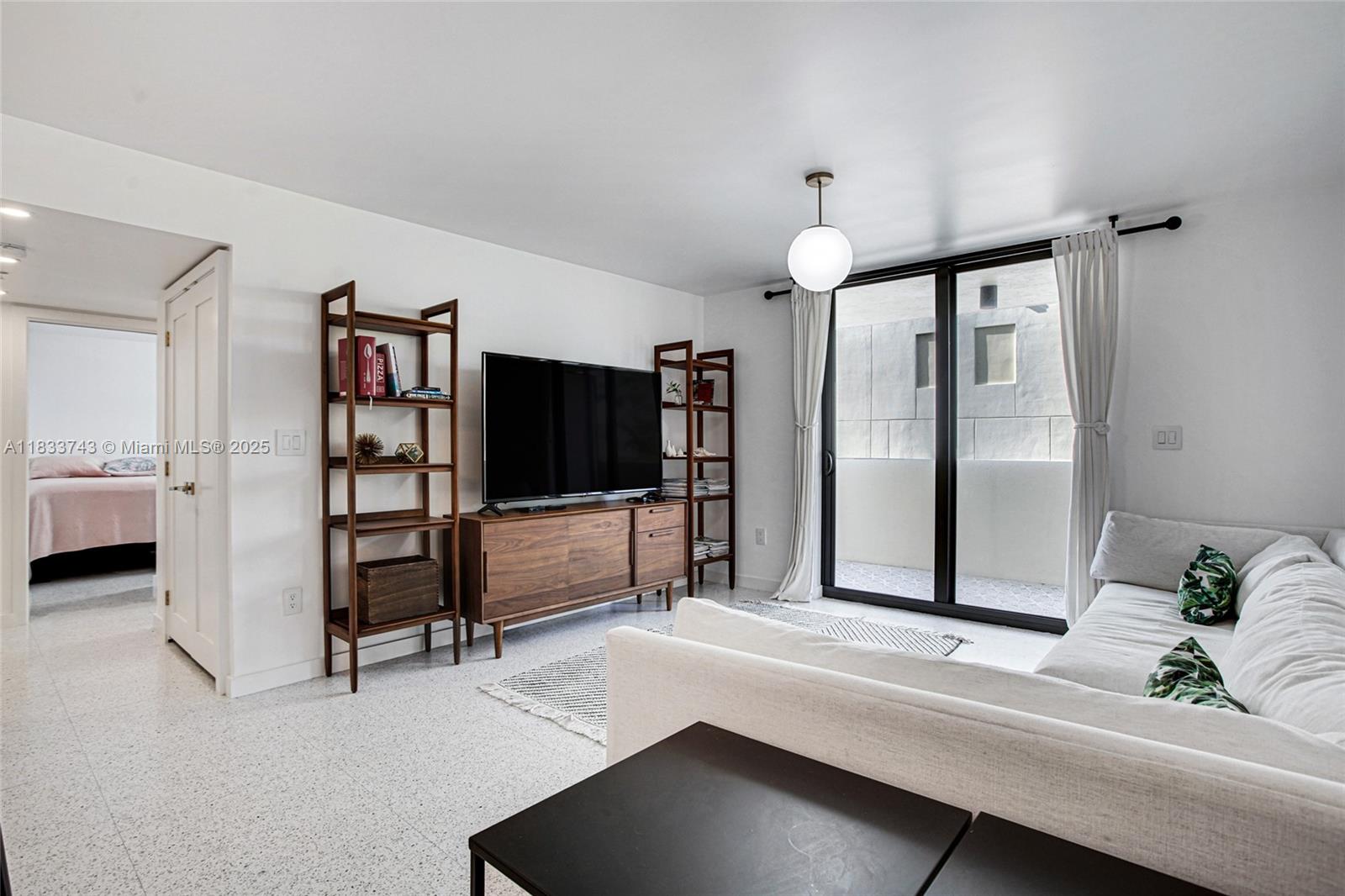 1621 Collins Ave # 504C