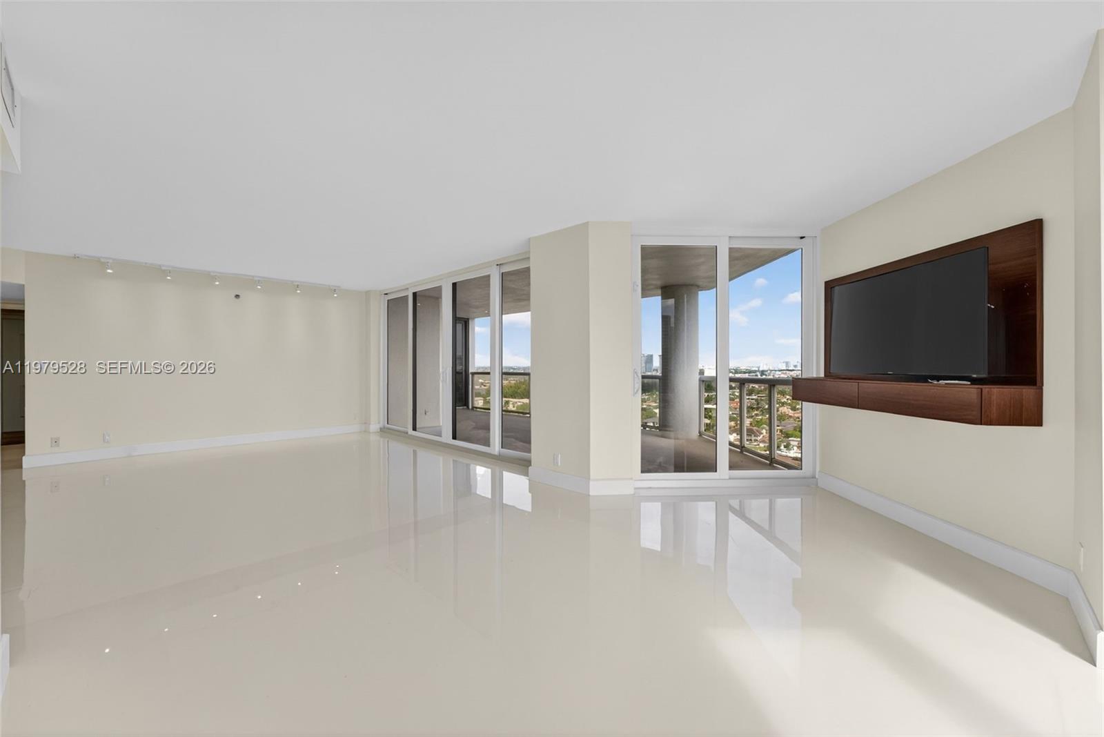 3600 Yacht Club Dr # 1802