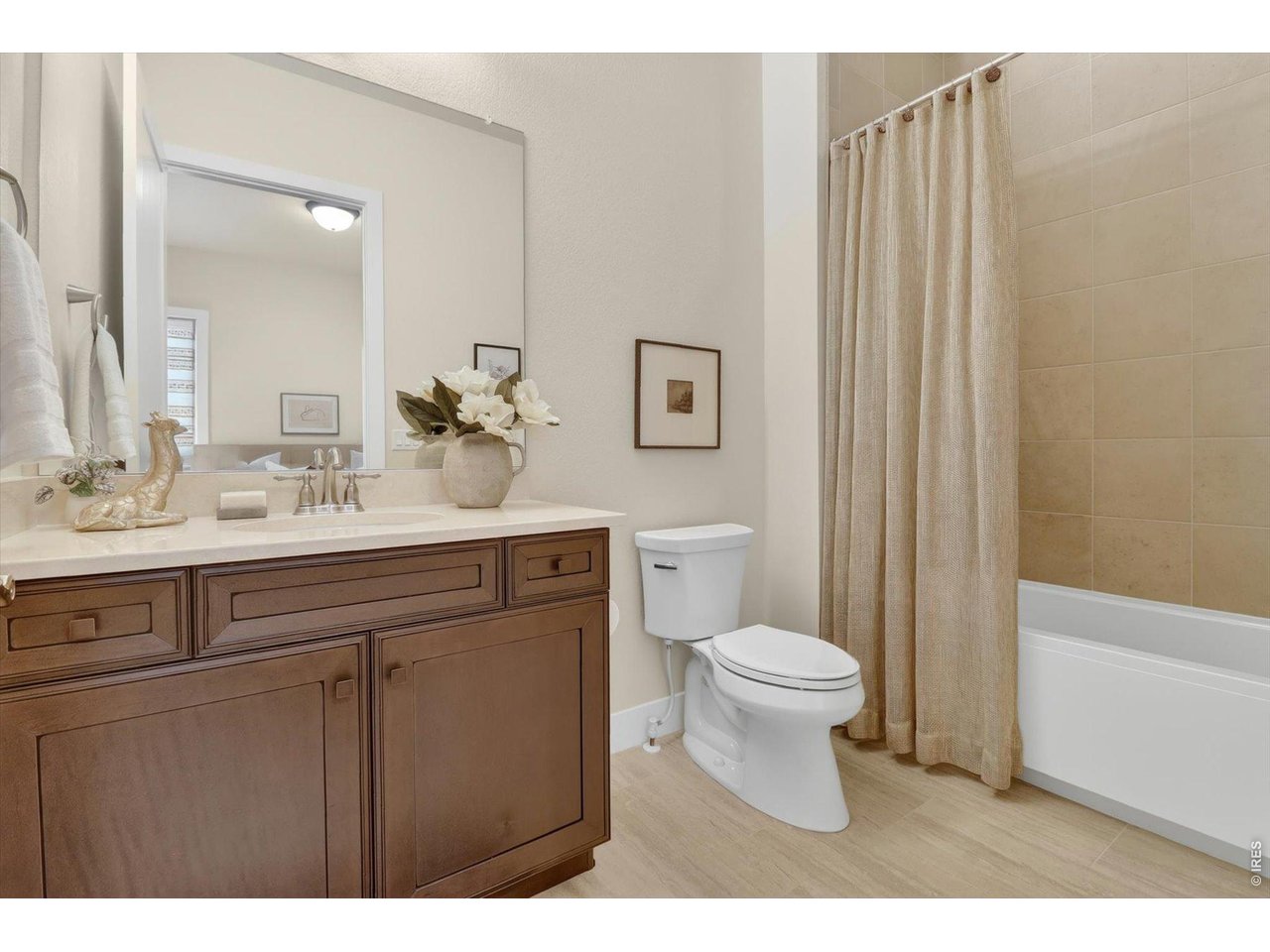 375 Casalon Pl