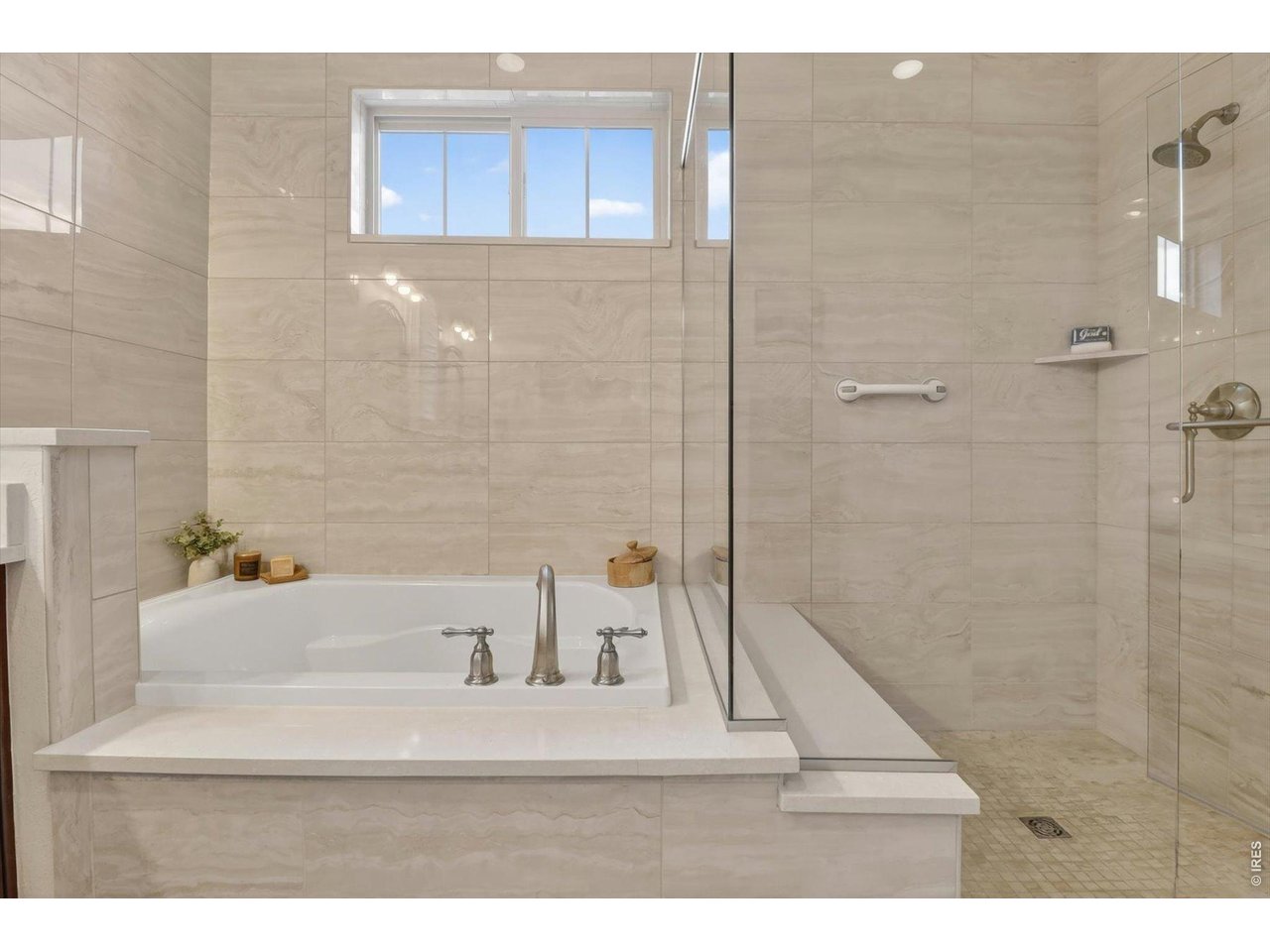 375 Casalon Pl