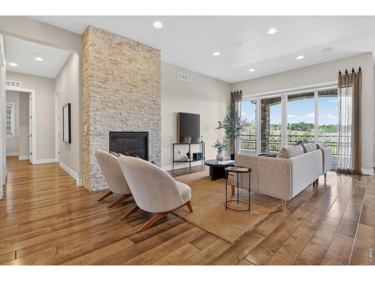 375 Casalon Pl