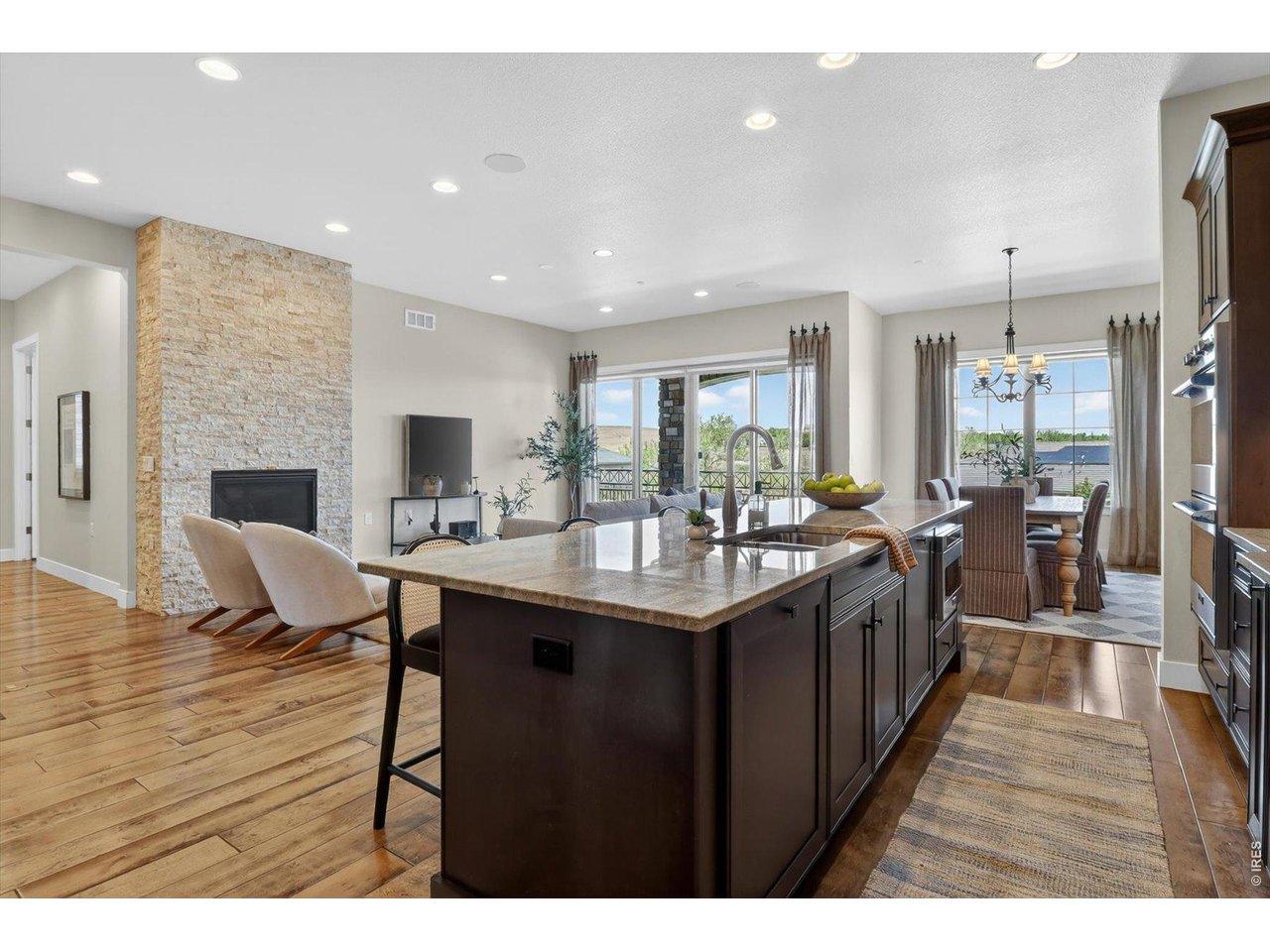 375 Casalon Pl