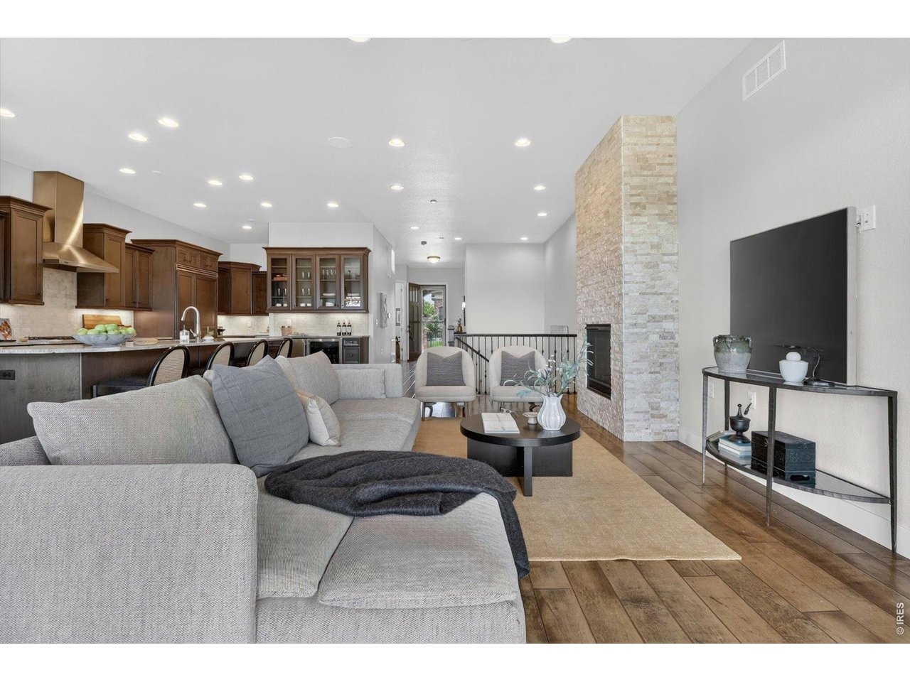 375 Casalon Pl