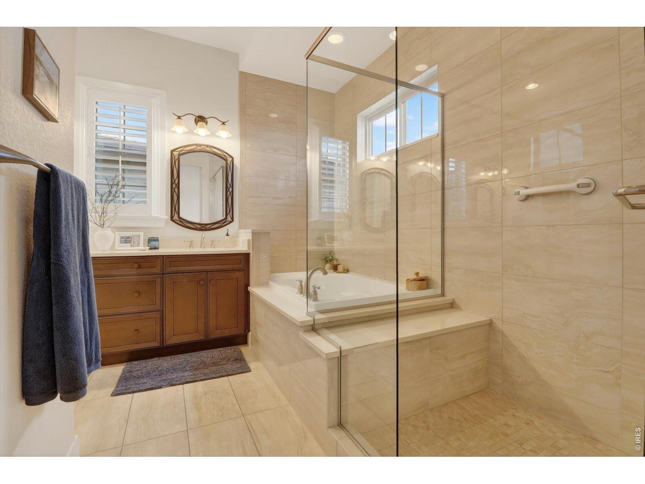 375 Casalon Pl