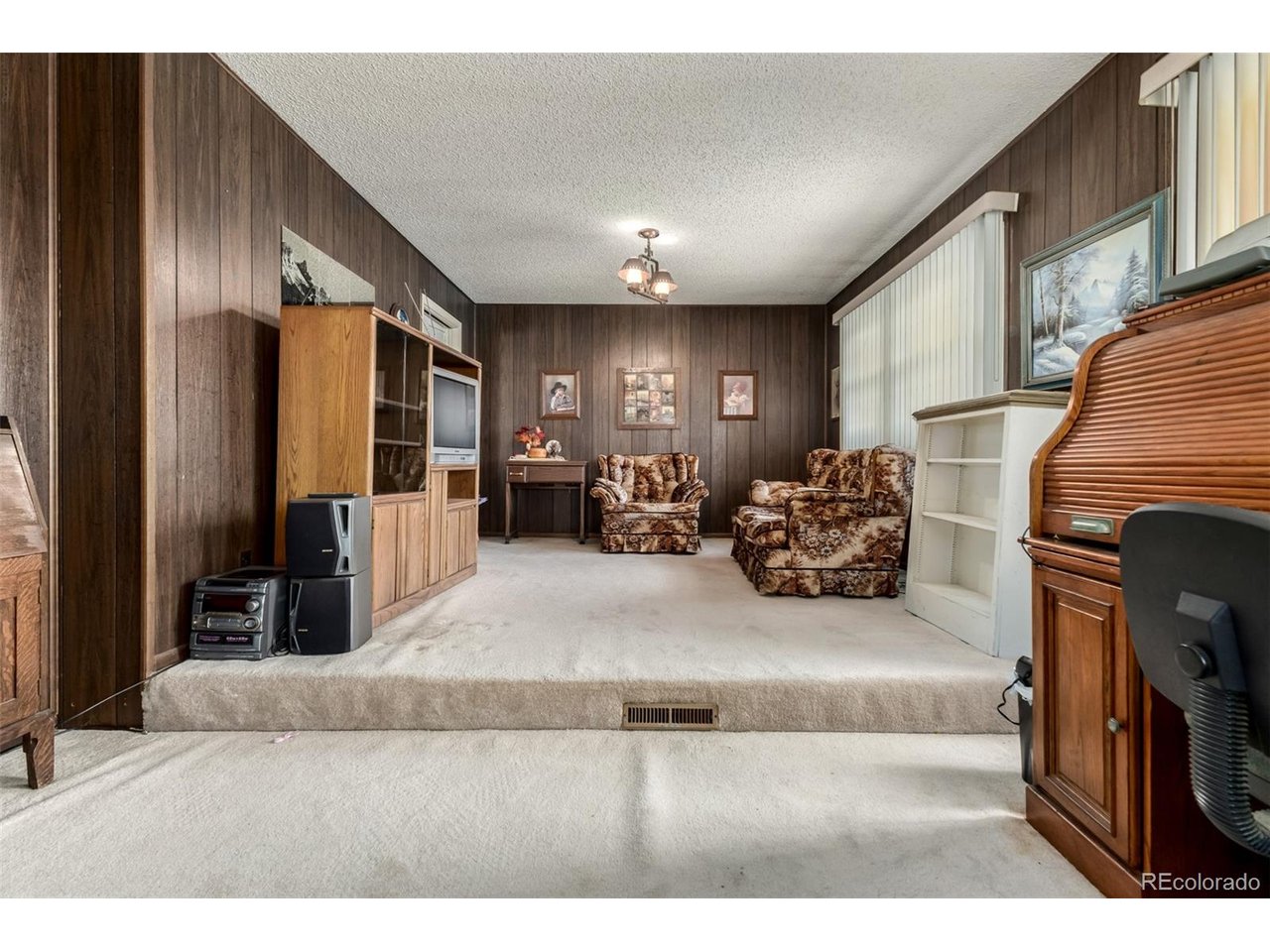 385 Sunset Dr