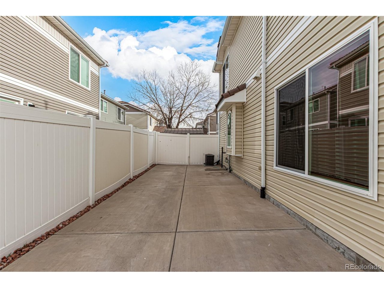 19415 Robins Dr