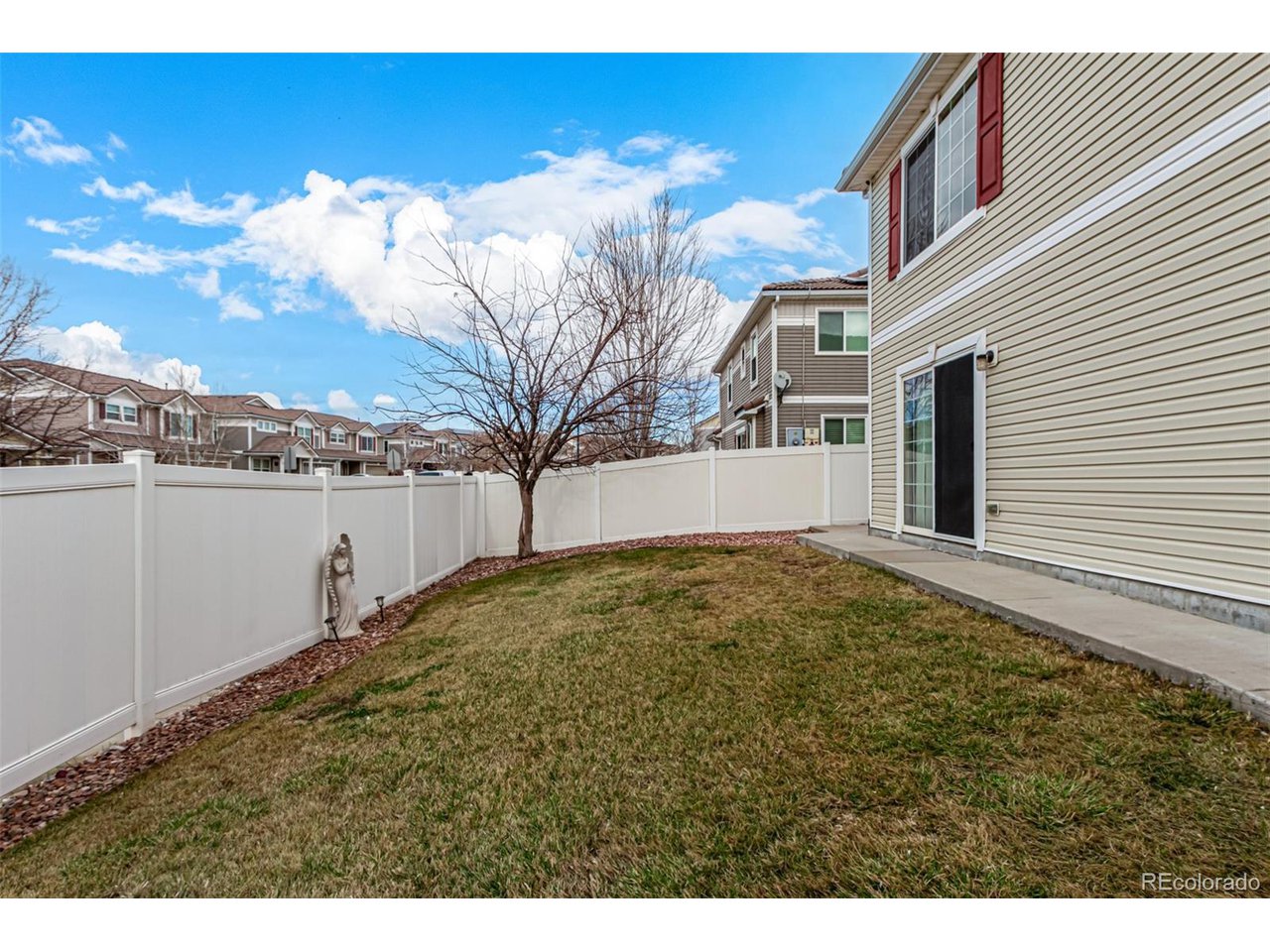 19415 Robins Dr