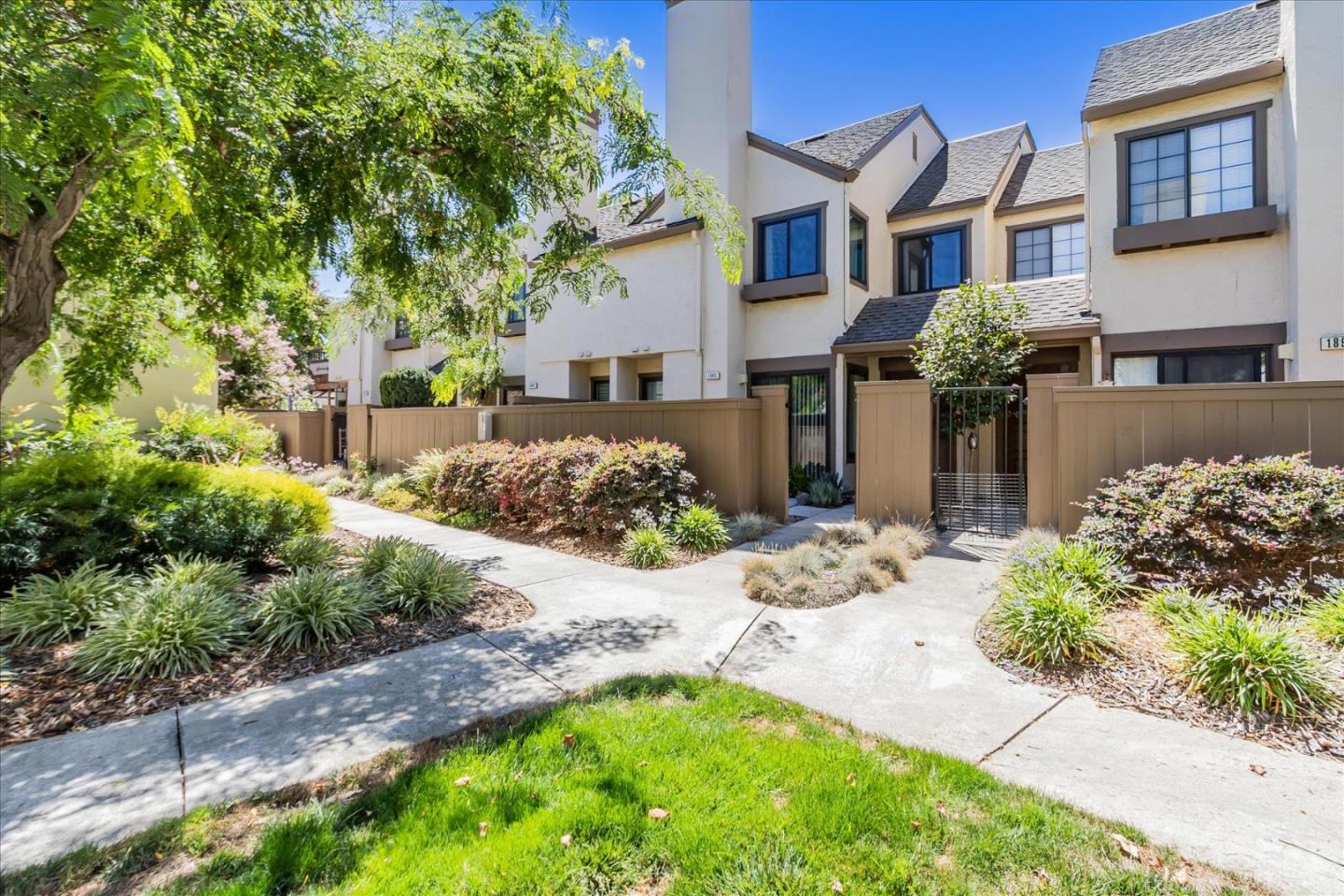 1895 Huxley Court
