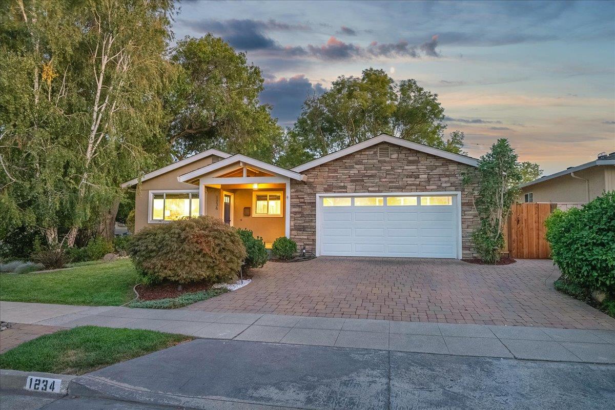 1234 Colleen Way