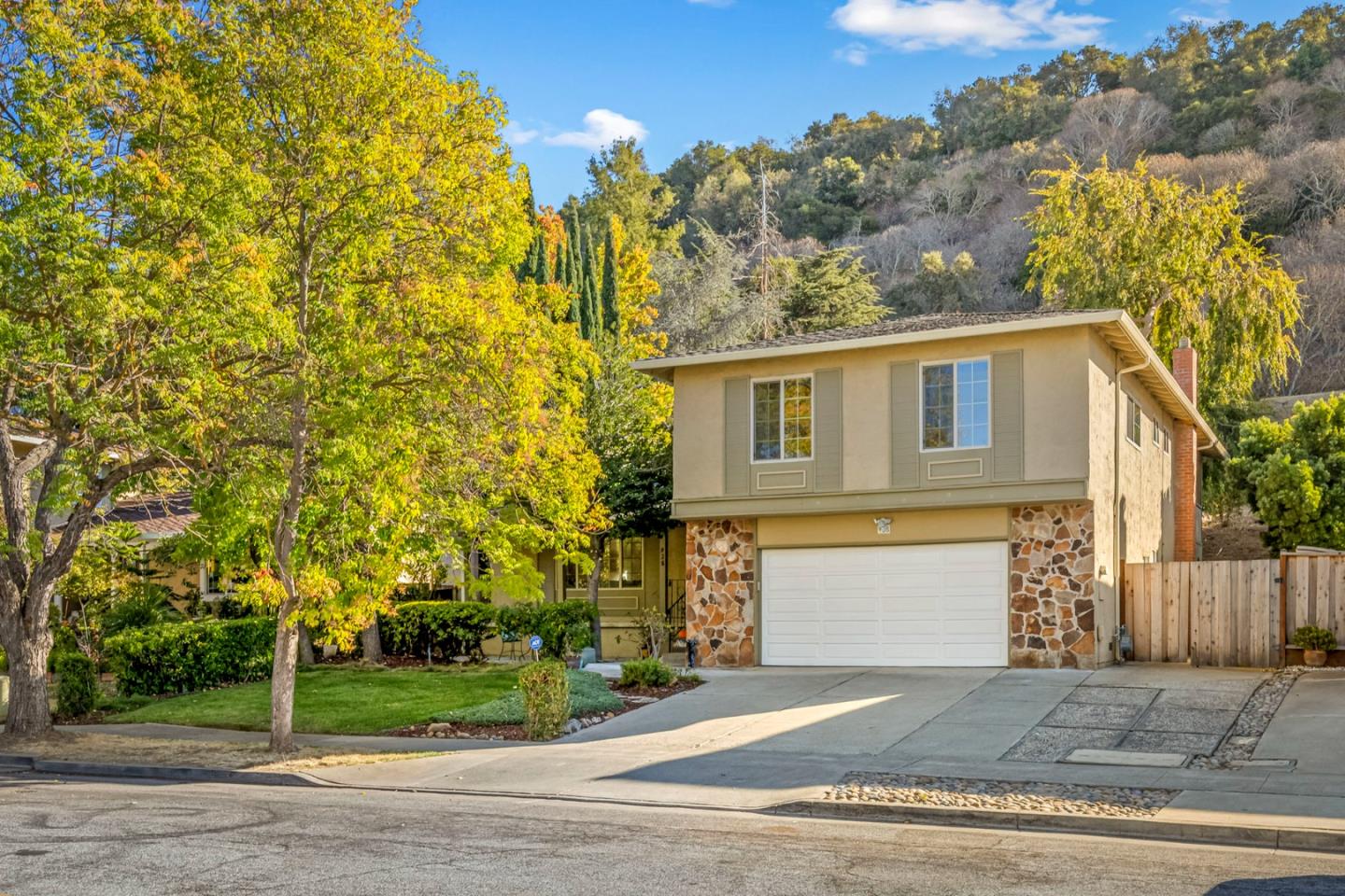 928 Foothill Drive