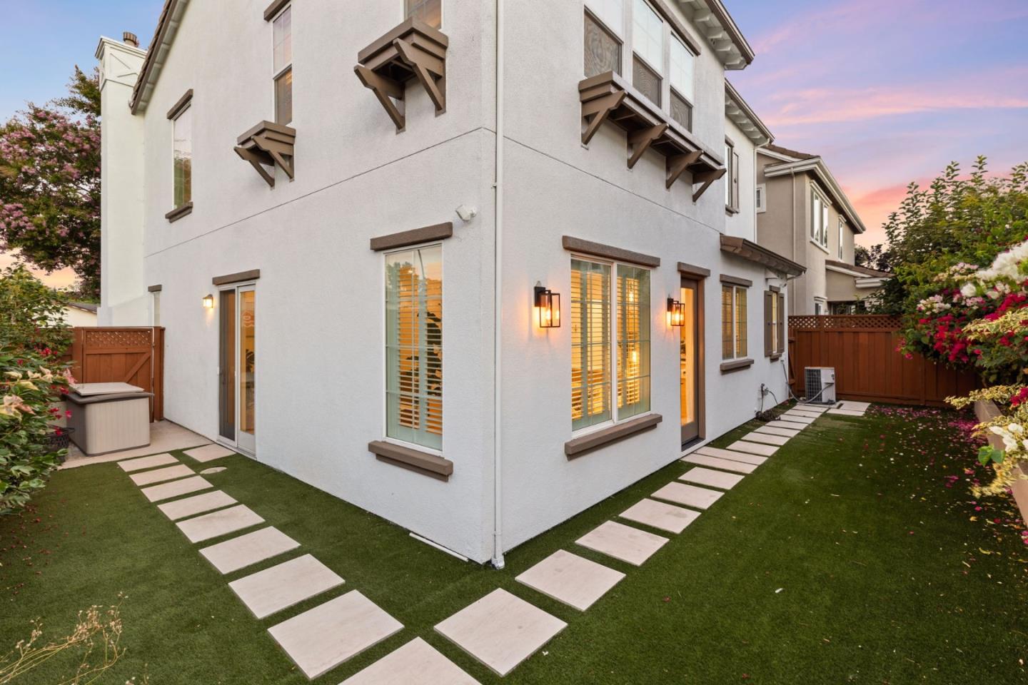 2025 Woodglen Drive
