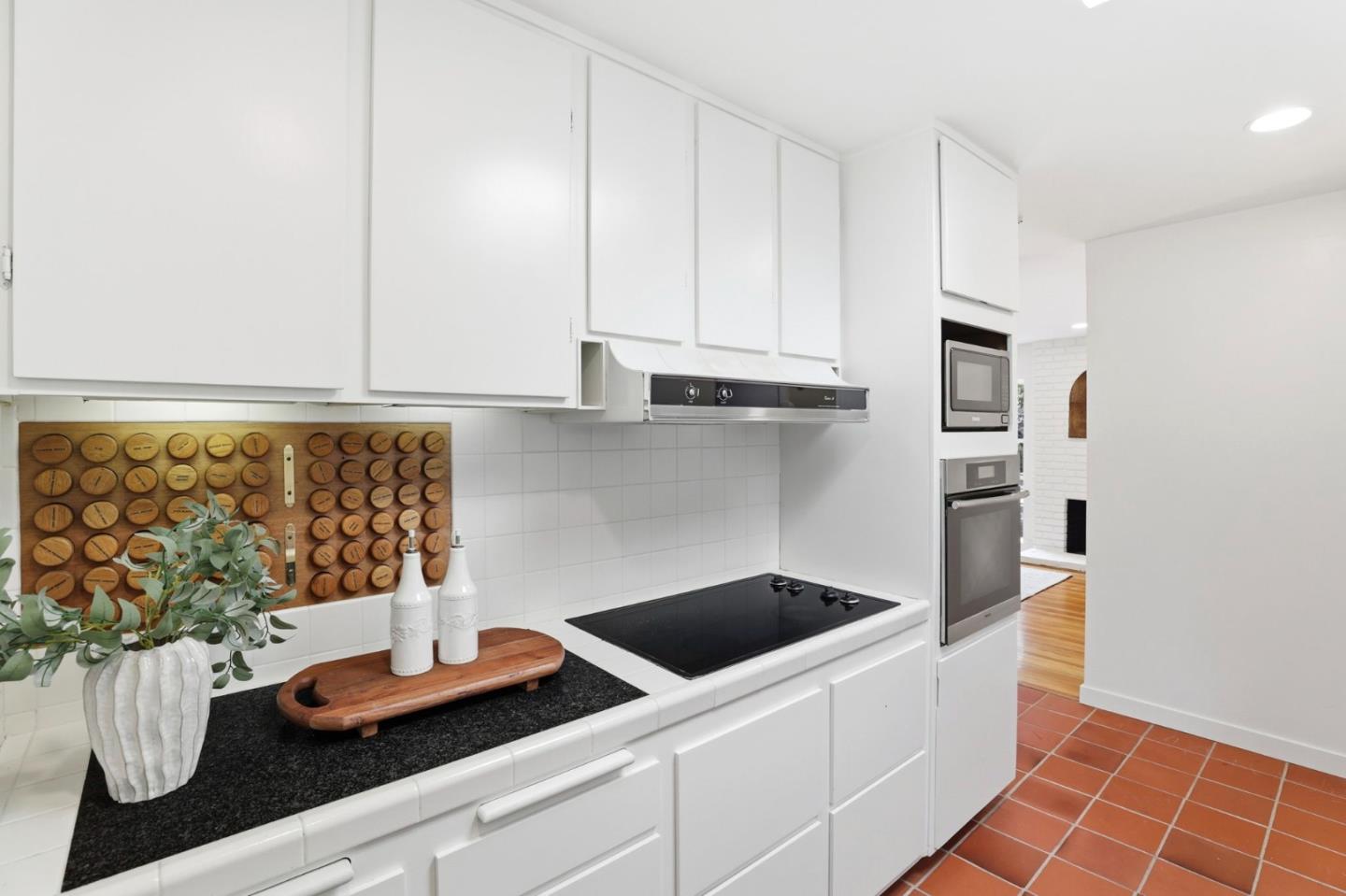 1145 Little John Way