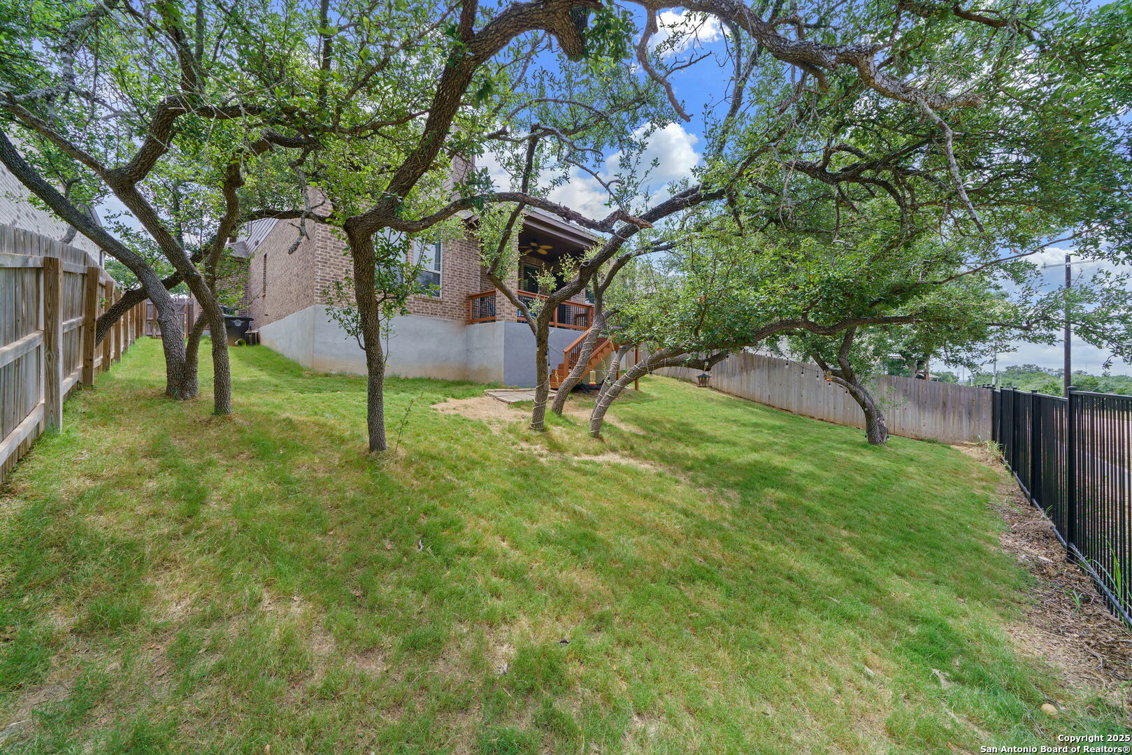 1524 LEEDS PARK