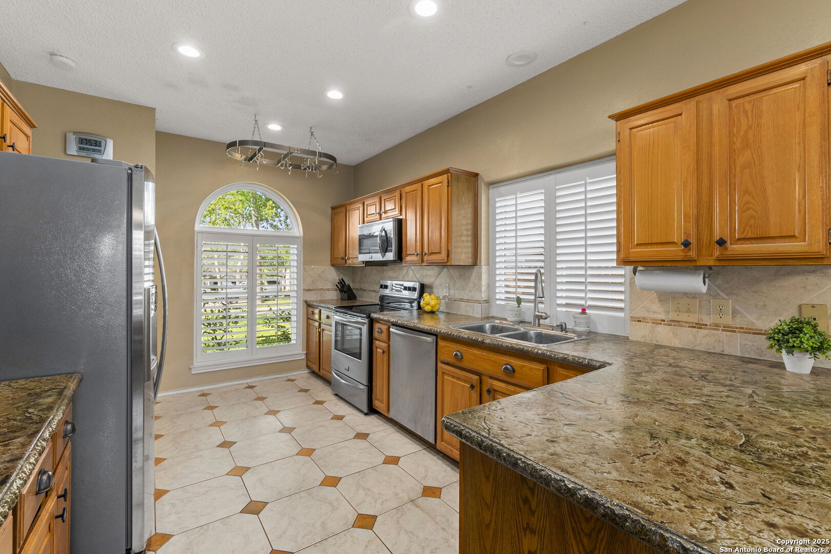 19502 Encino Bow
