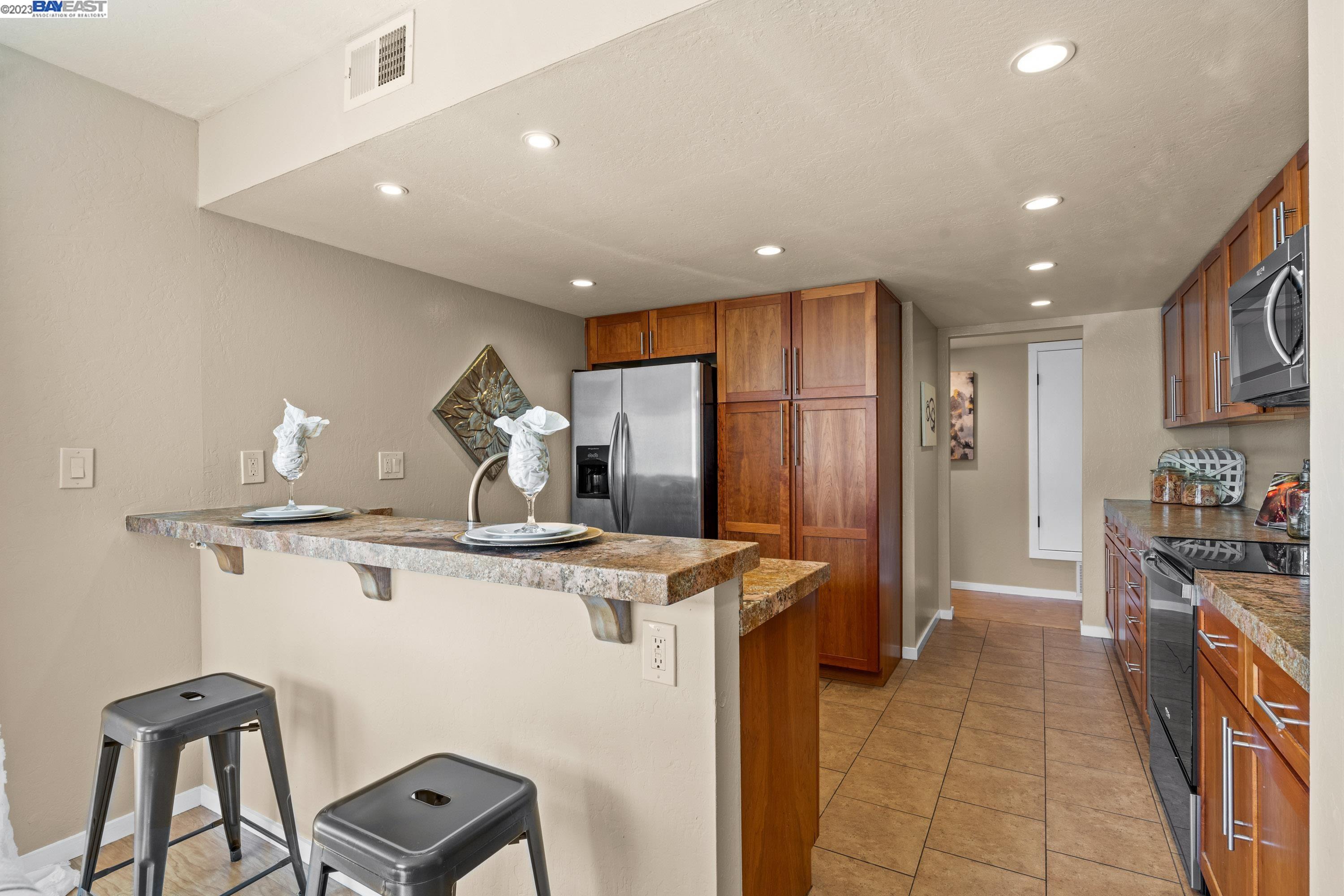 5563 Tait Ct