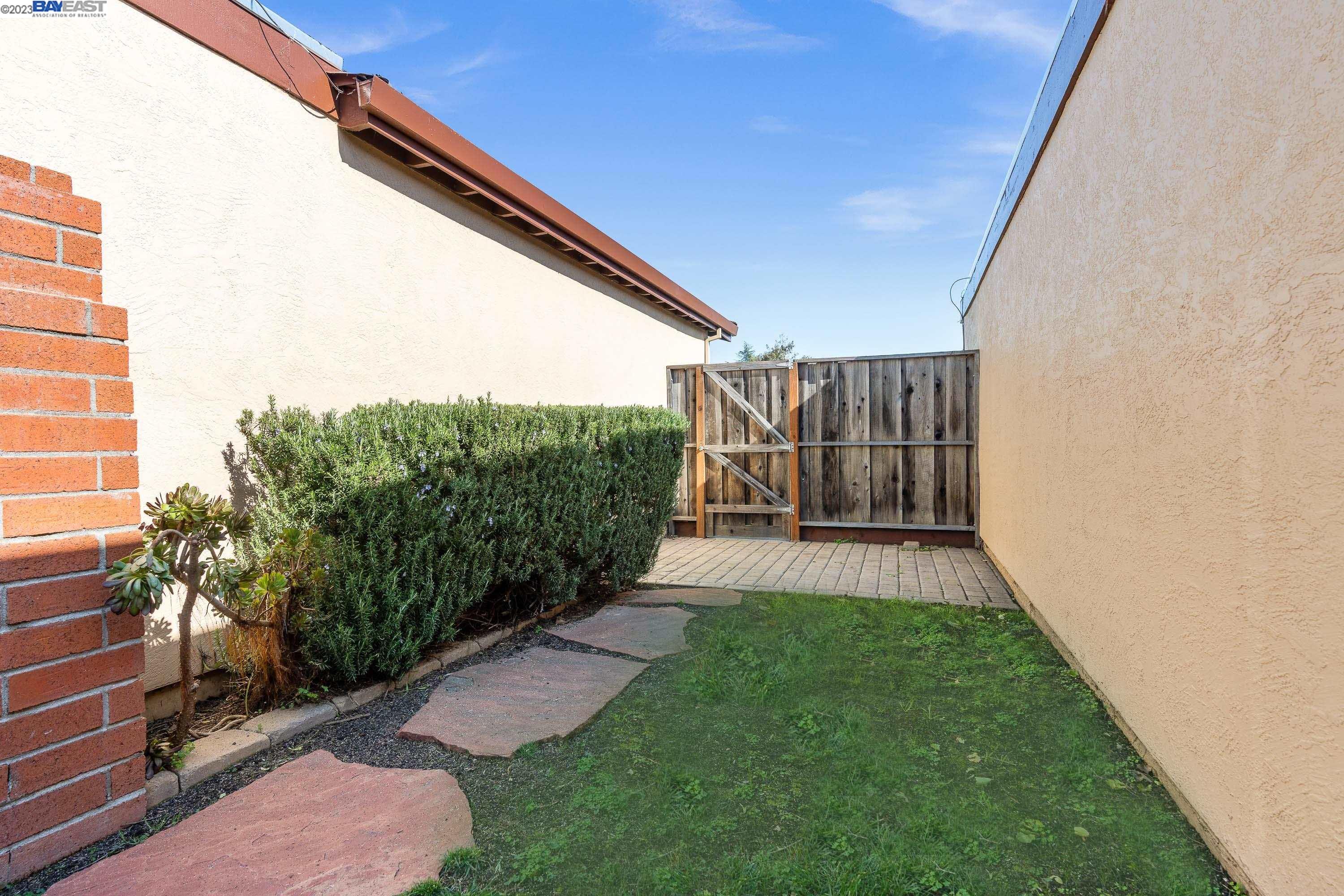 5563 Tait Ct