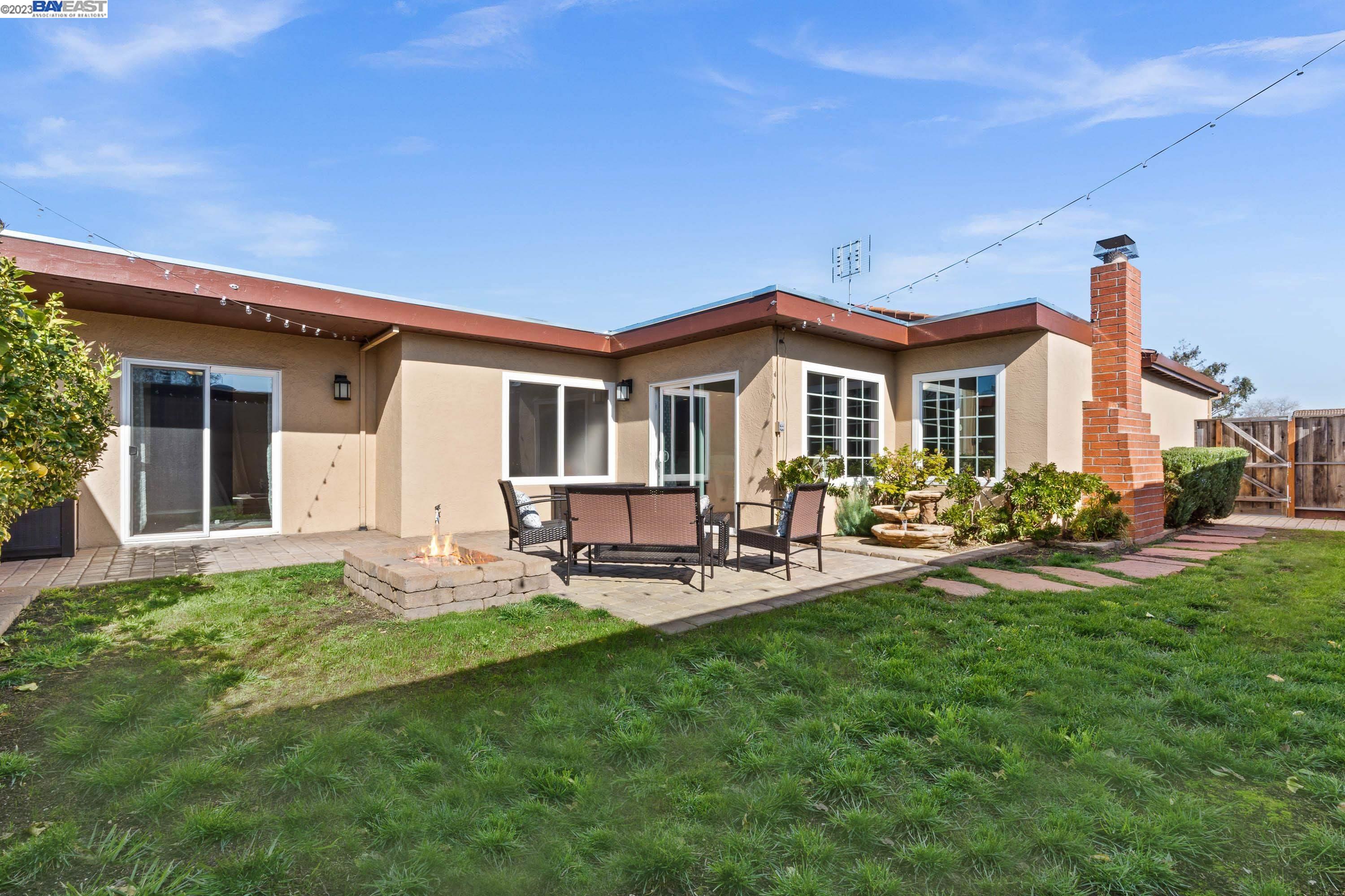 5563 Tait Ct