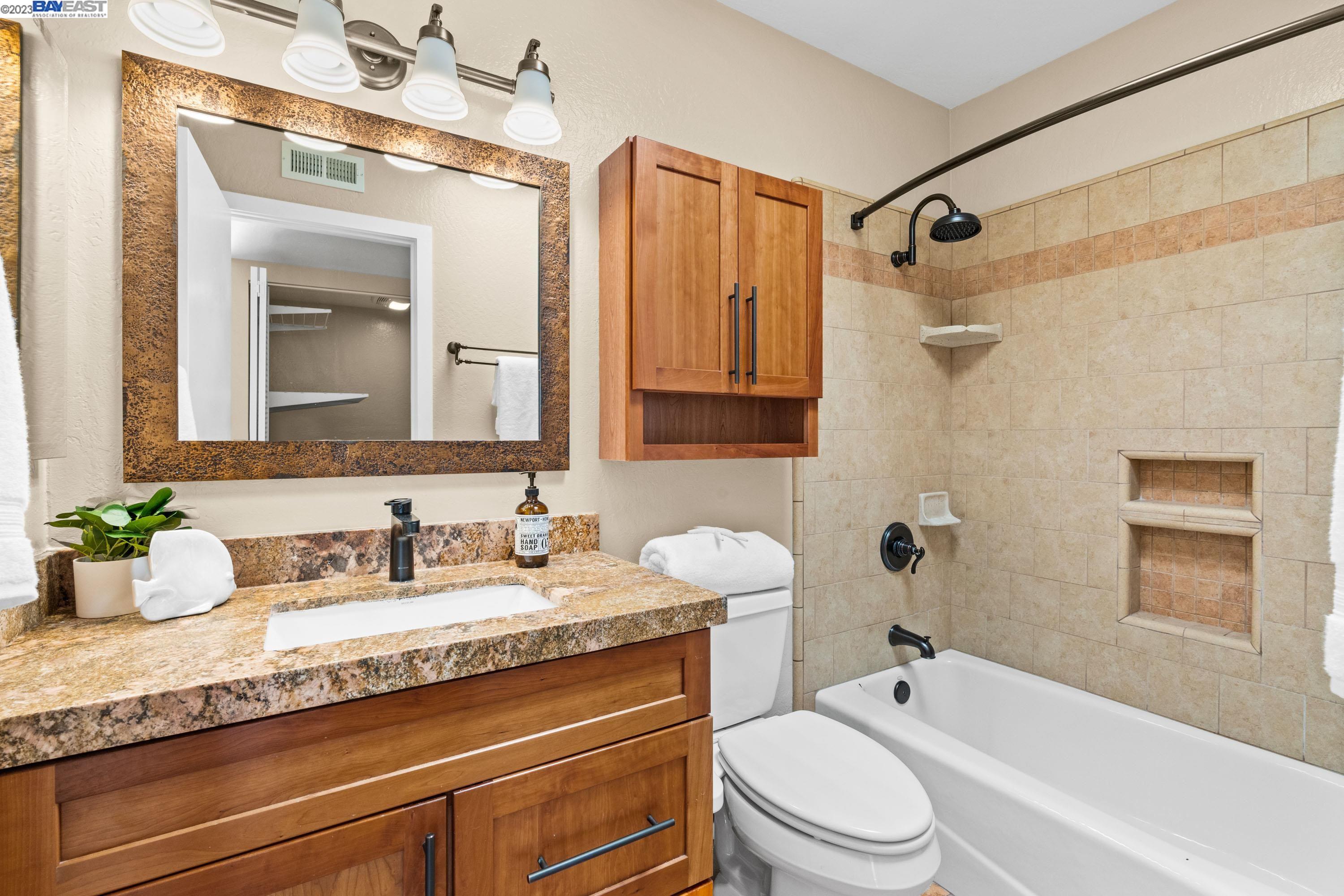 5563 Tait Ct
