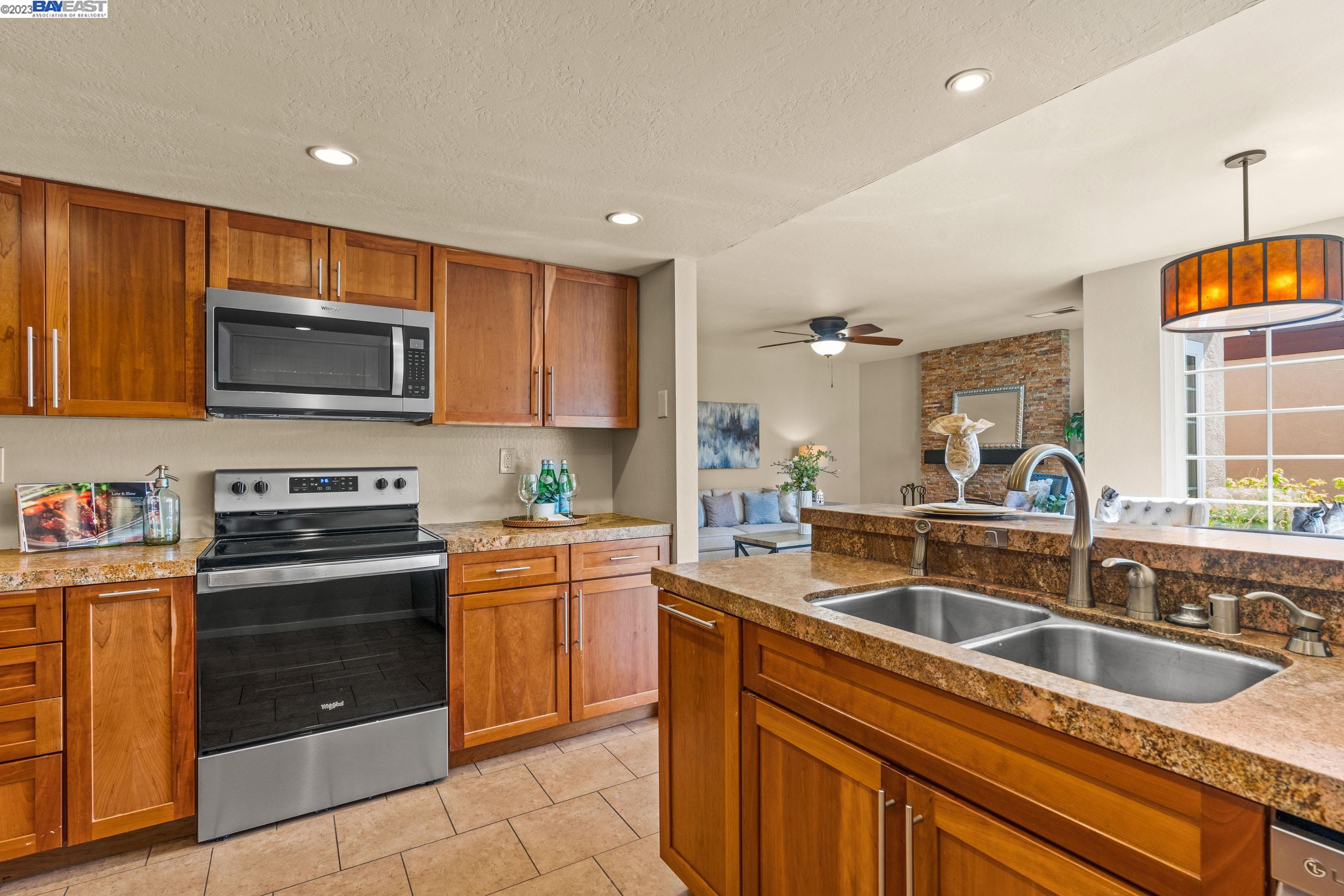 5563 Tait Ct