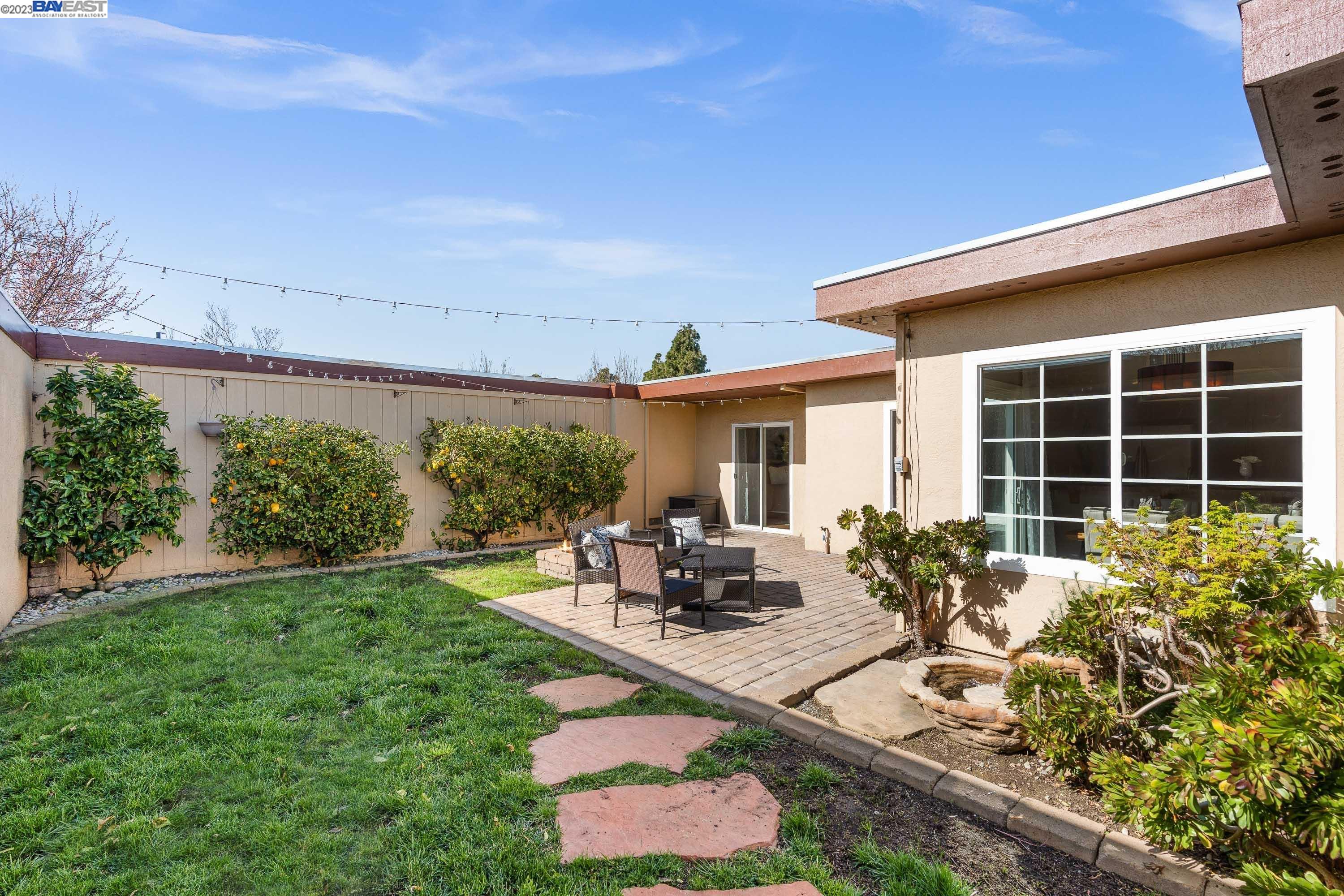 5563 Tait Ct