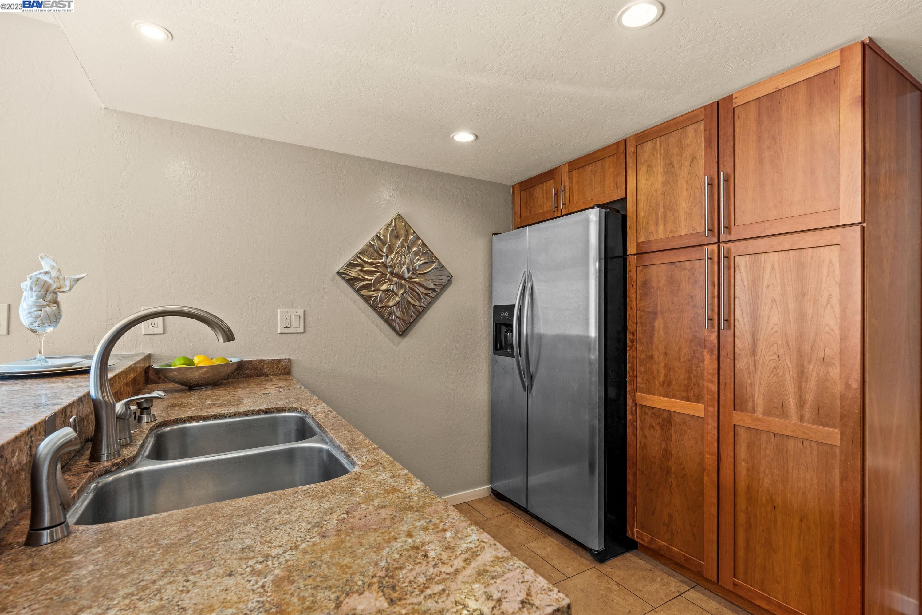 5563 Tait Ct