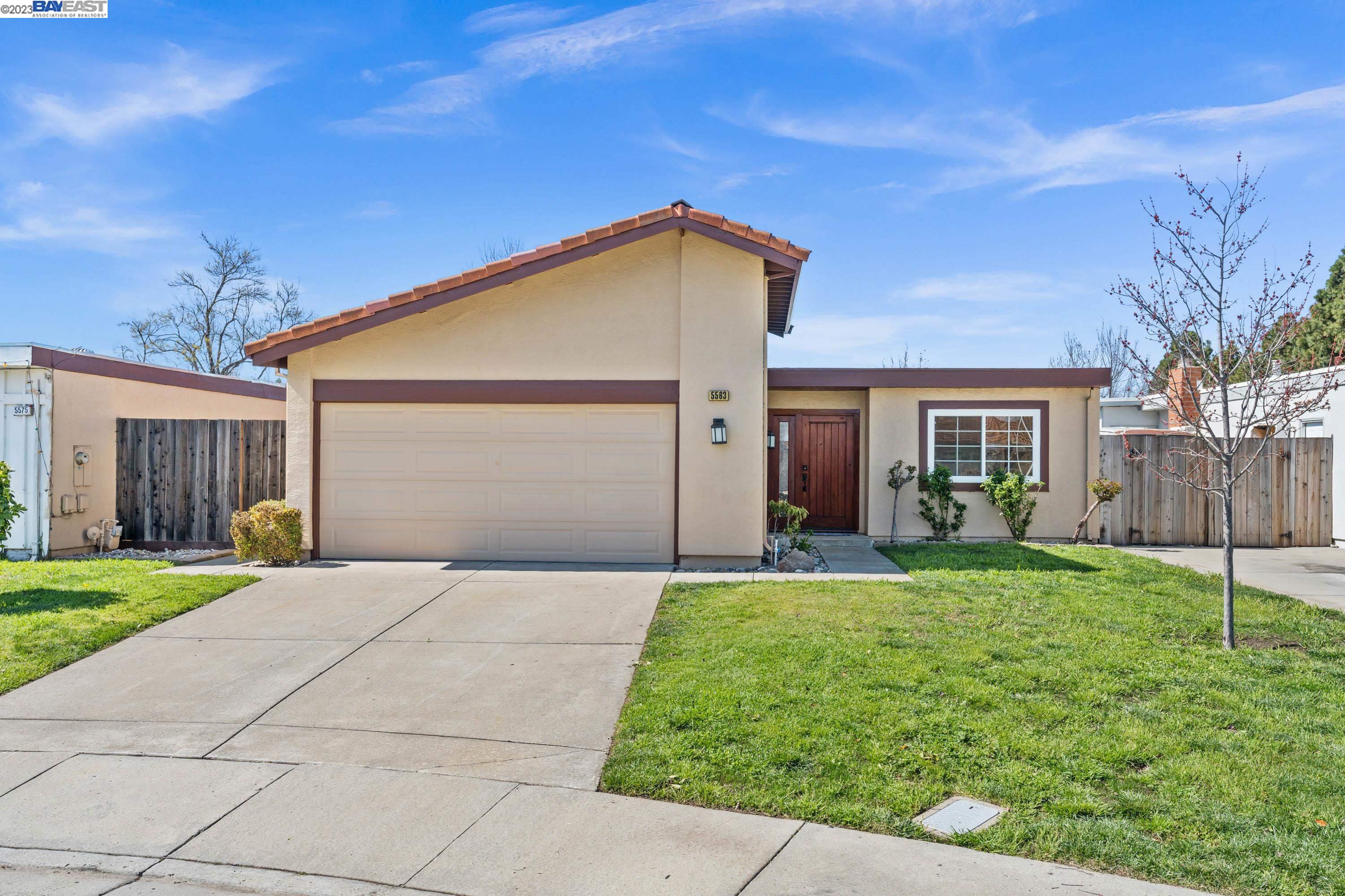 5563 Tait Ct