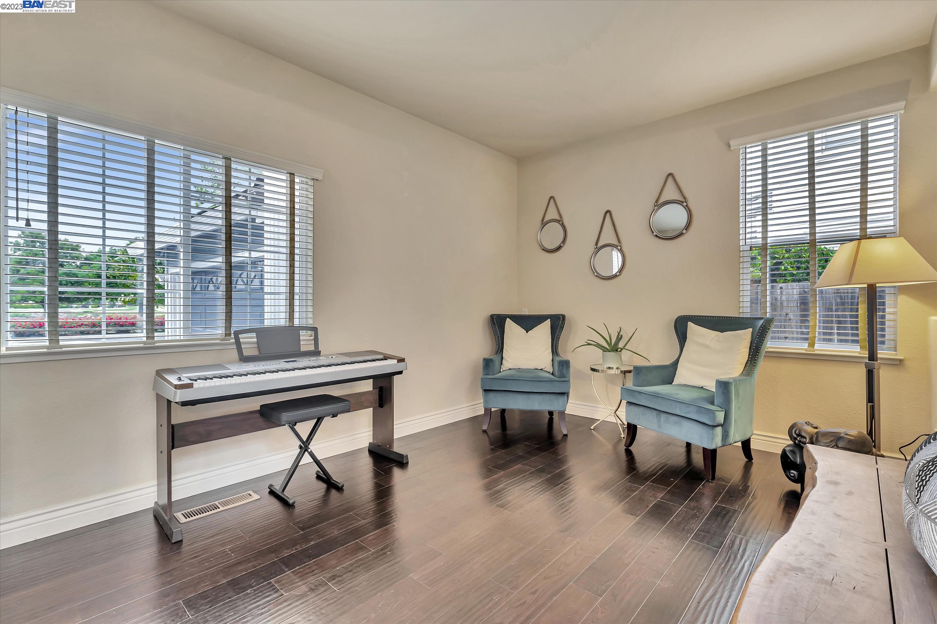 24 E Country Club Dr