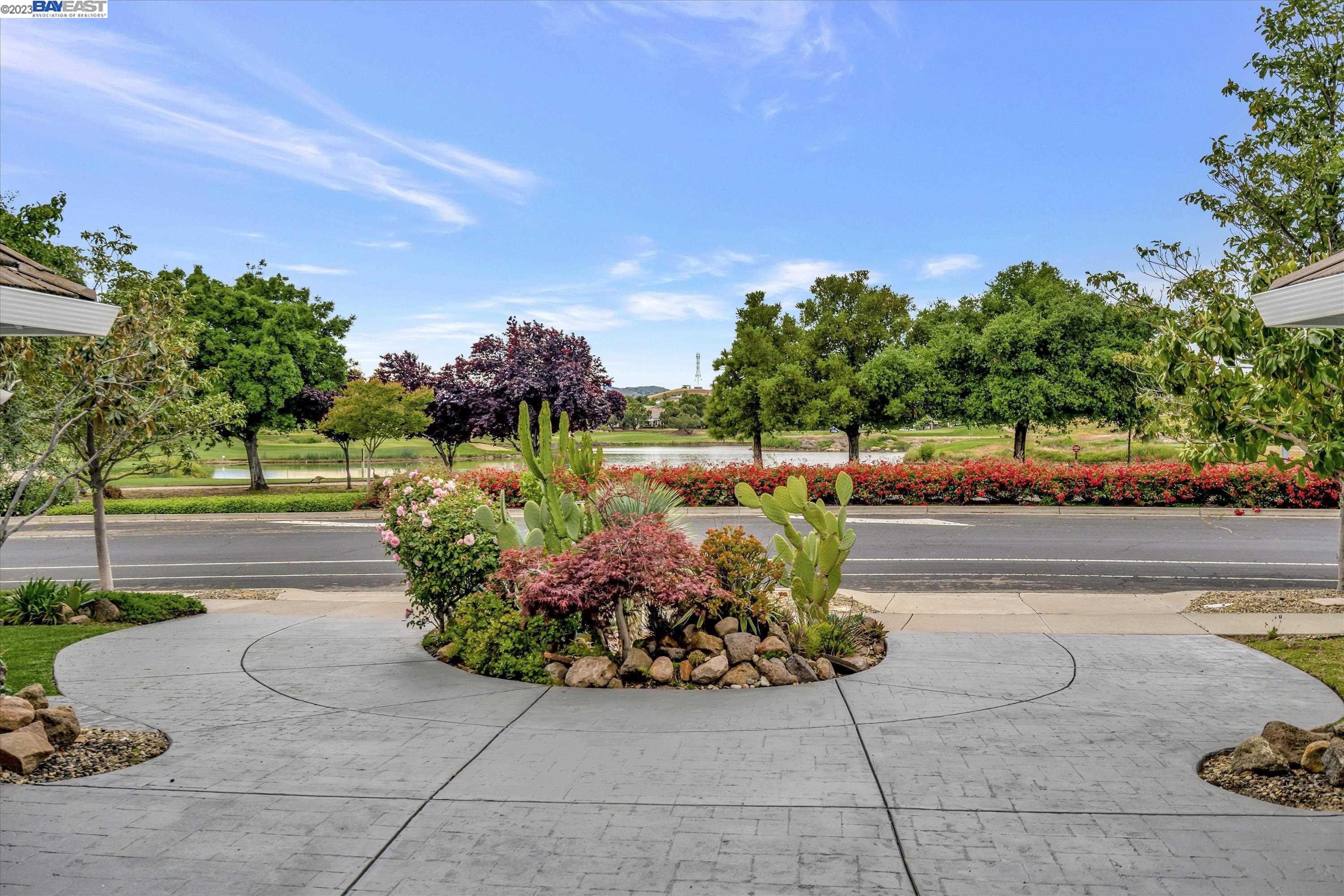24 E Country Club Dr
